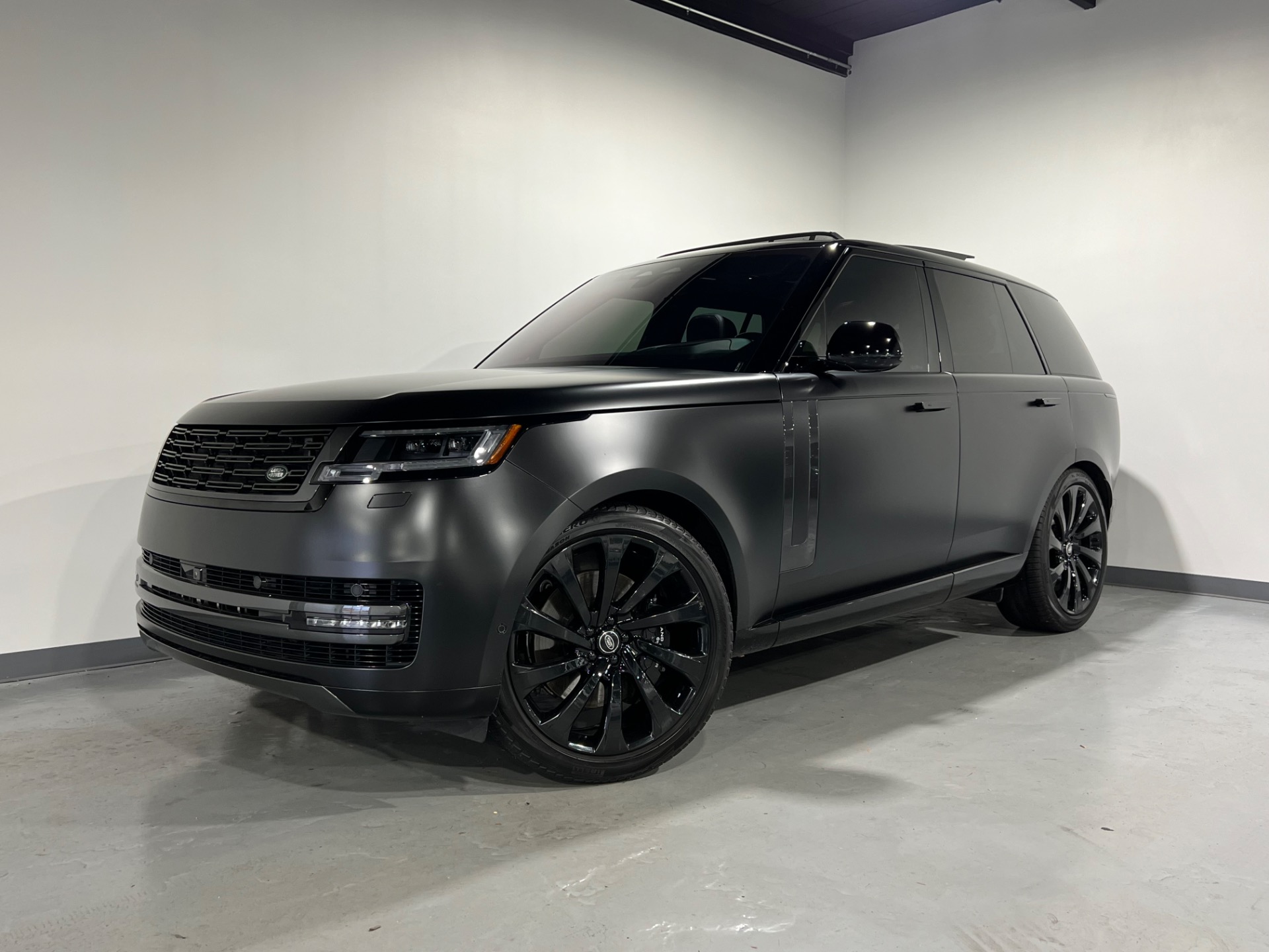 Santorini Black Metallic 2023 Land Rover Range Rover SUV / Crossover All-Wheel Drive 8-Speed Automatic