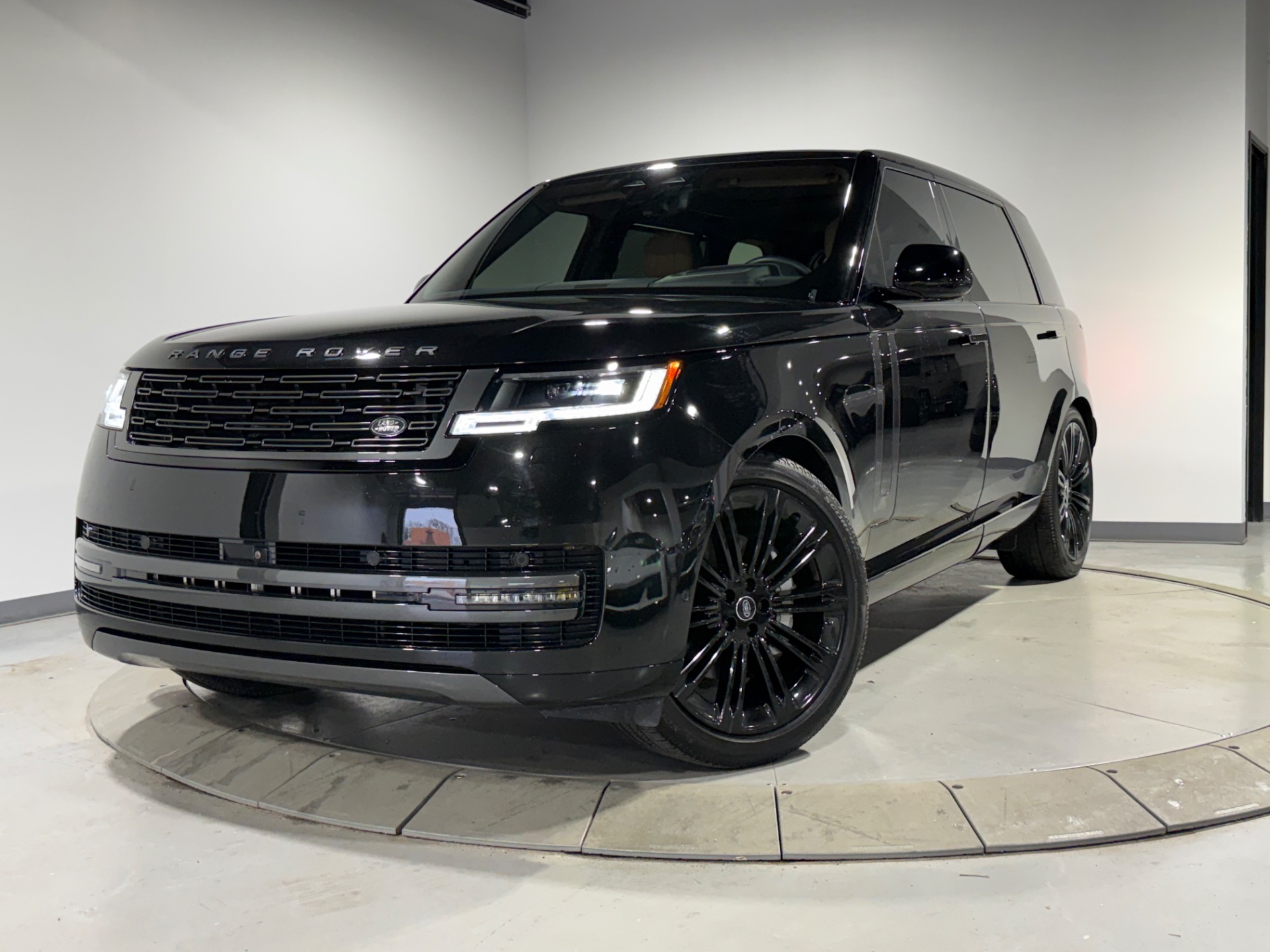 2025 Land Rover Range Rover P400 SE LWB AWD