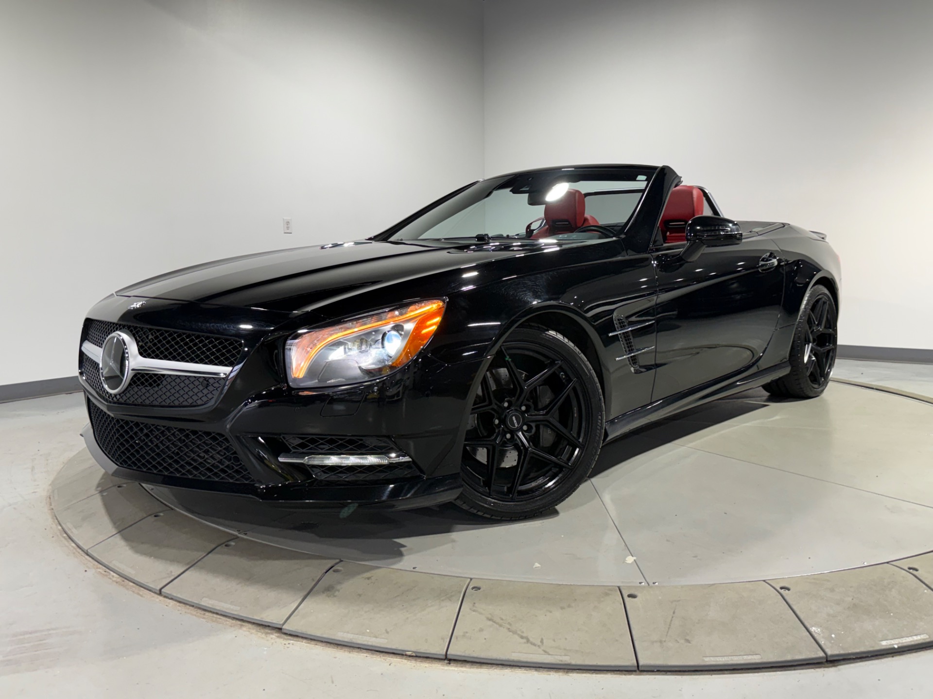 Jet Black 2016 Mercedes-Benz SL-Class SL 550 Convertible Rear-Wheel Drive 7-Speed Automatic
