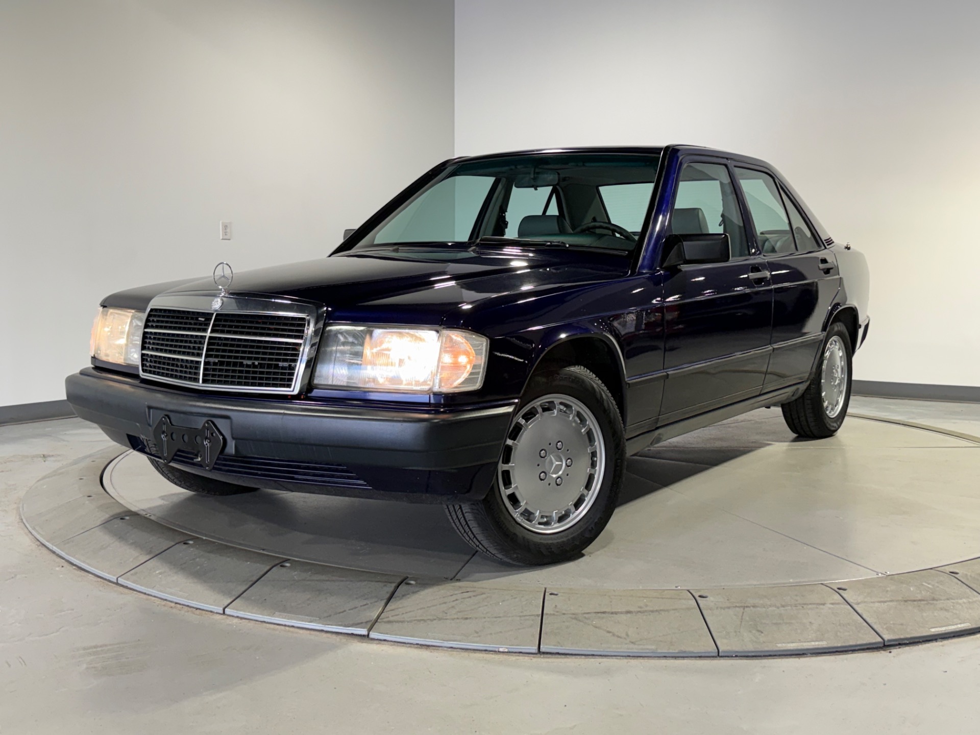 Blue-Metallic 1986 Mercedes-Benz 190-Class 190D 2.5 Diesel Sedan Sedan Rear-Wheel Drive 5-Speed Manual