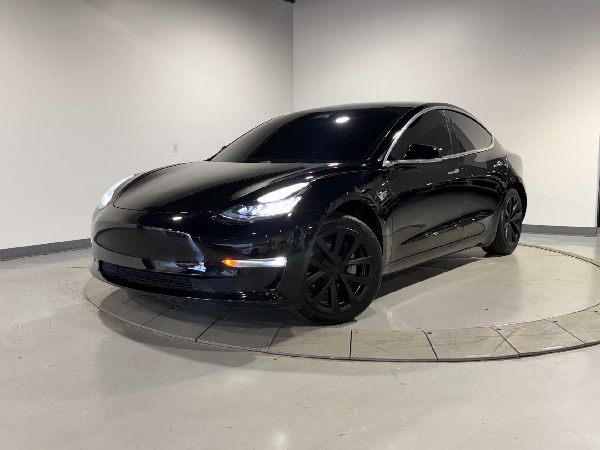 Solid Black 2019 Tesla Model 3 Long Range RWD Sedan Rear-Wheel Drive 1-Speed Dual Clutch