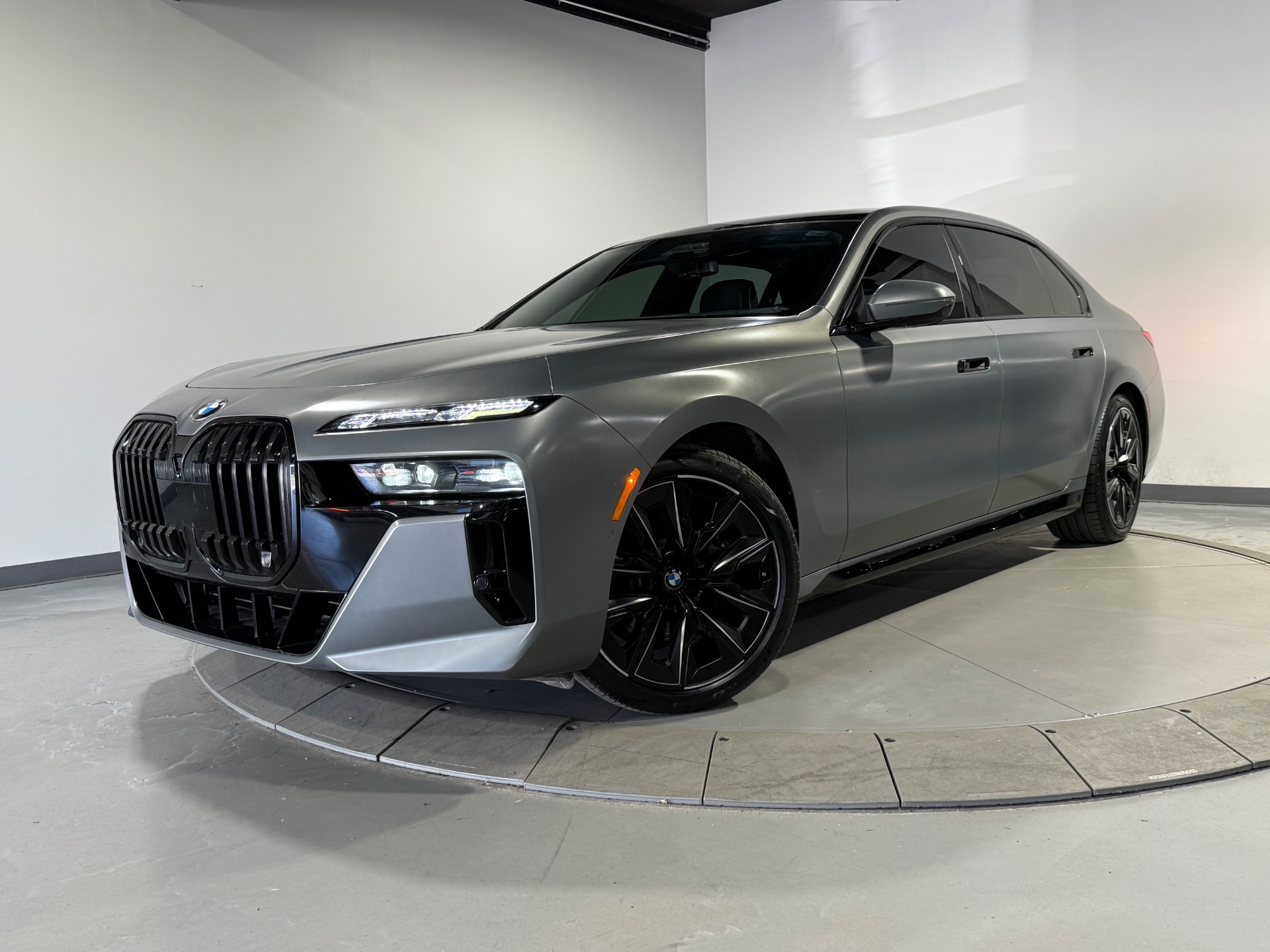 2023 BMW 7 Series 760i xDrive AWD