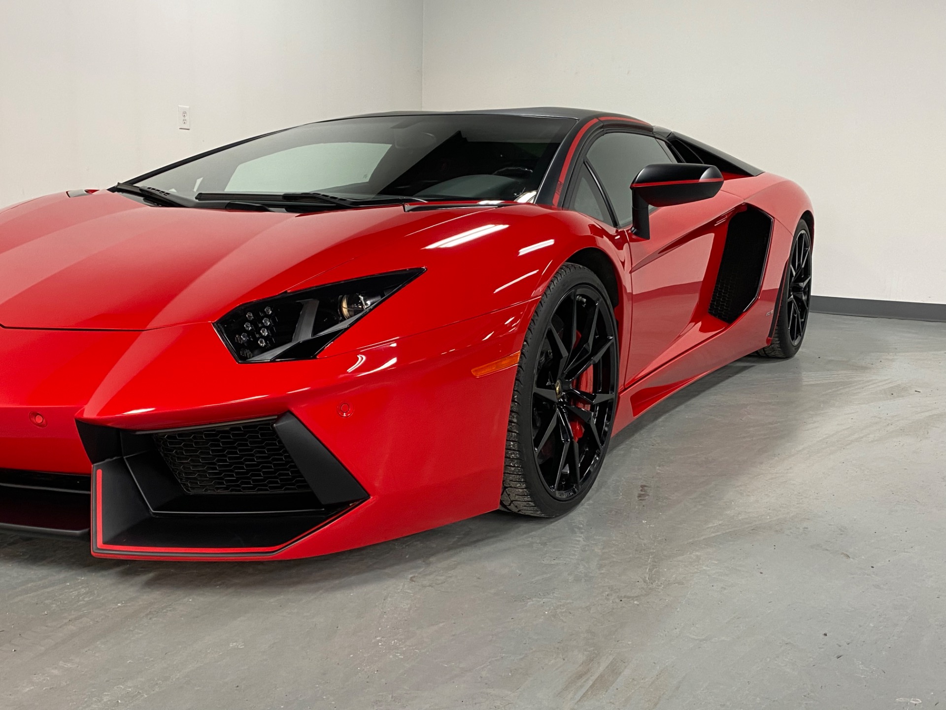 Used 2016 Red Lamborghini Aventador 700-4 AWD PiRELLI EDT ROADSTER