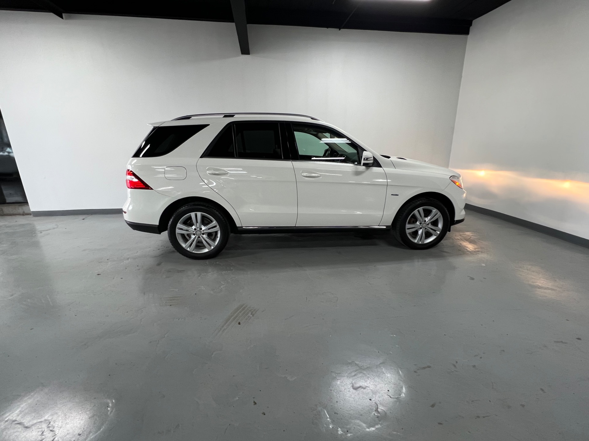 Mercedes-Benz ML 350 電動乗用車 ホワイト Used 2012 Arctic White Mercedes-Benz M-Class ML 350 4MATIC
