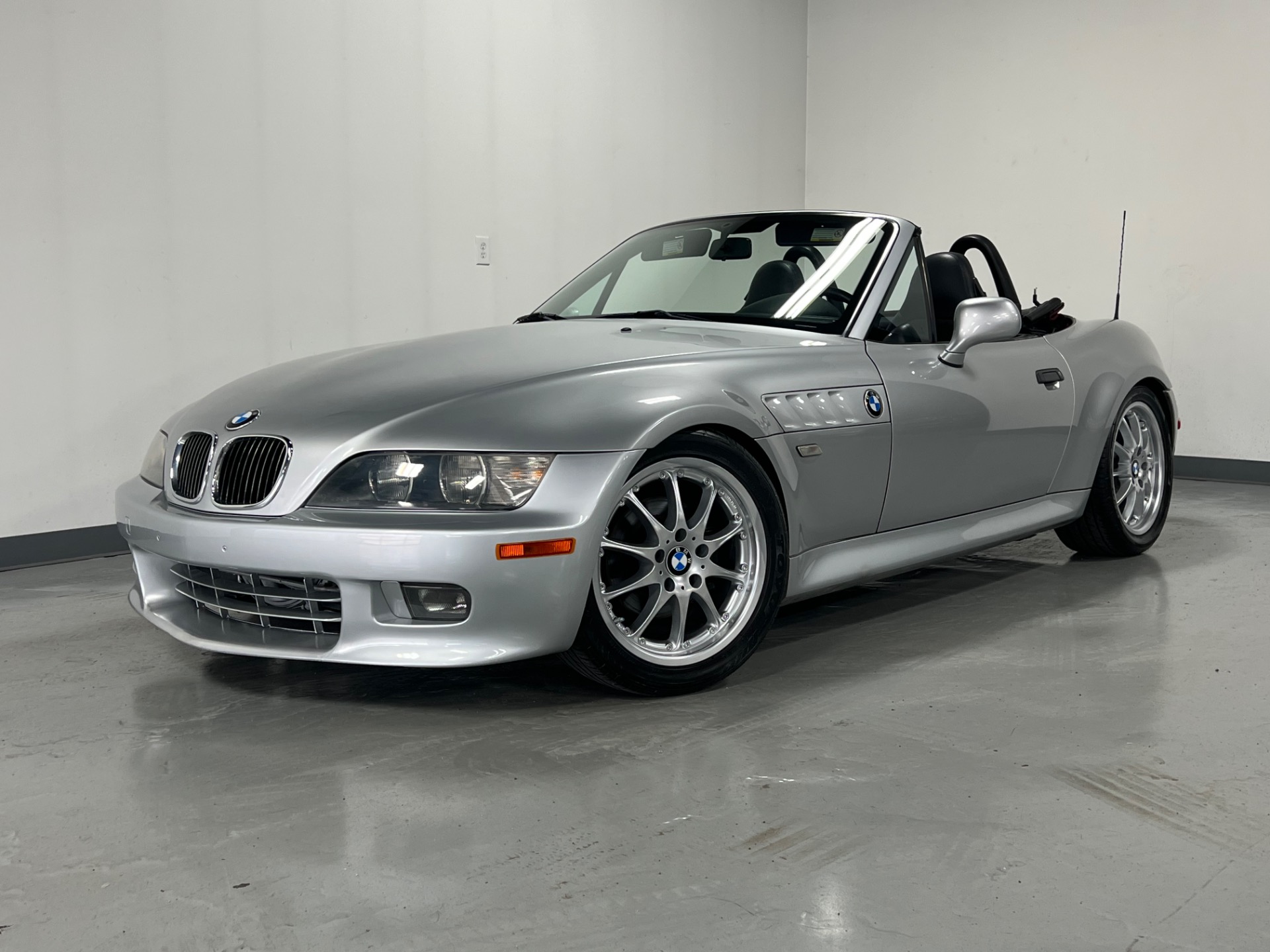 BMW・Z3・2800cc・フロントバンパー・アークティックシルバー・ 【公式