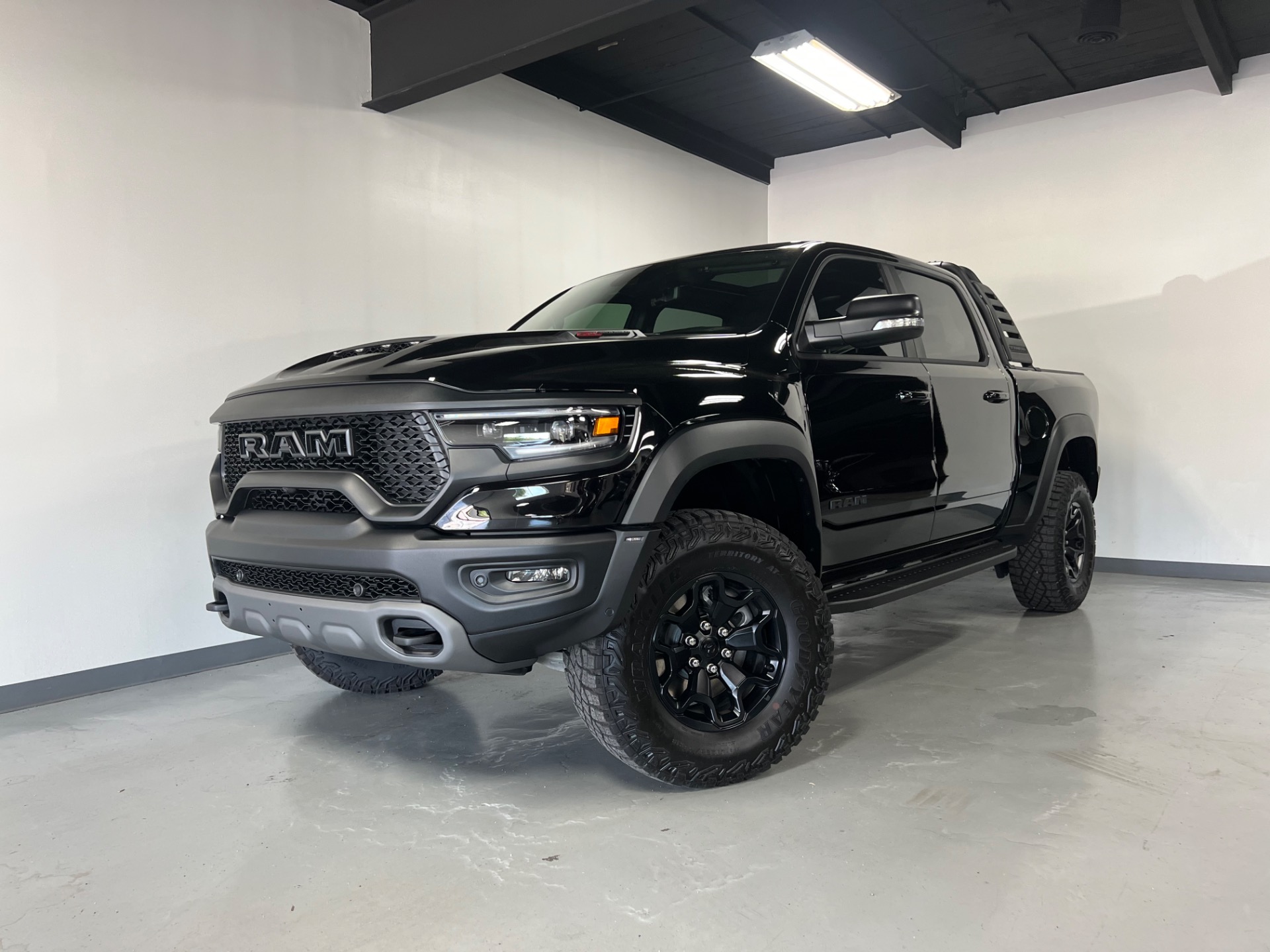 Used 2022 Diamond Black Crystal Pearl Coat Ram Ram Pickup 1500