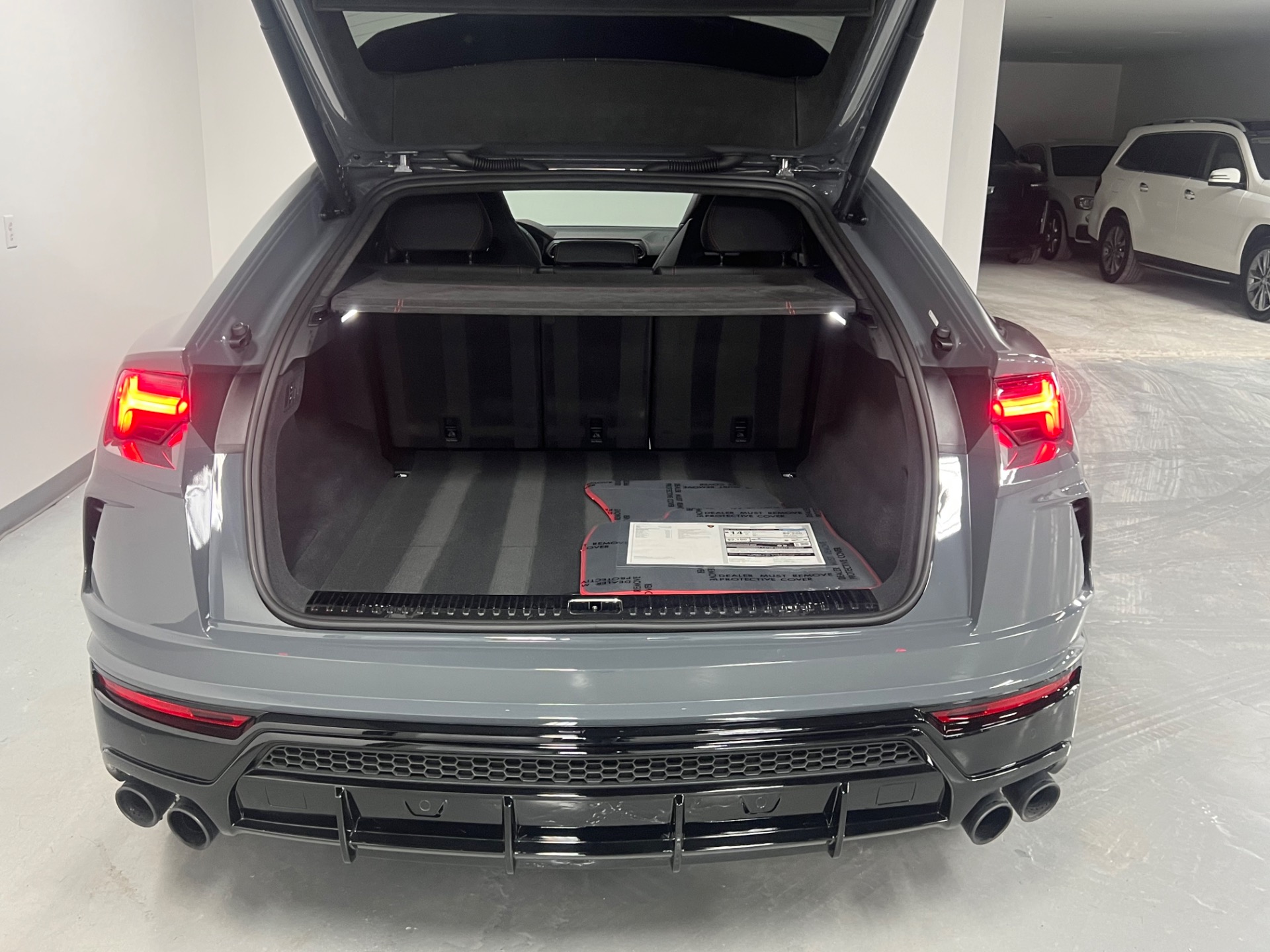Used 2022 Grigio Telesto Pearl Lamborghini Urus grigio Used 2022 Grigio Telesto Pearl Lamborghini Urus grigio