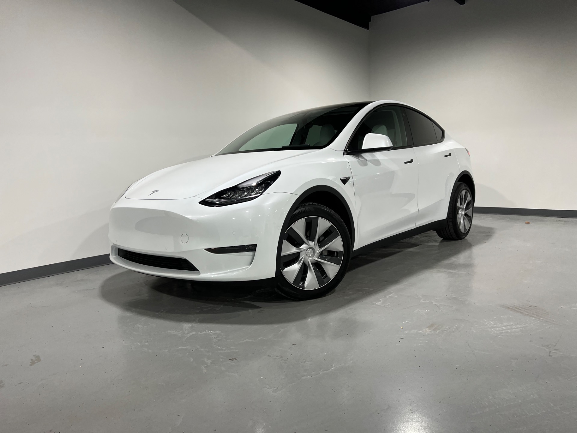 Used 2022 Pearl White Multi-Coat Tesla Model Y LONG RANGE AWD Long ...