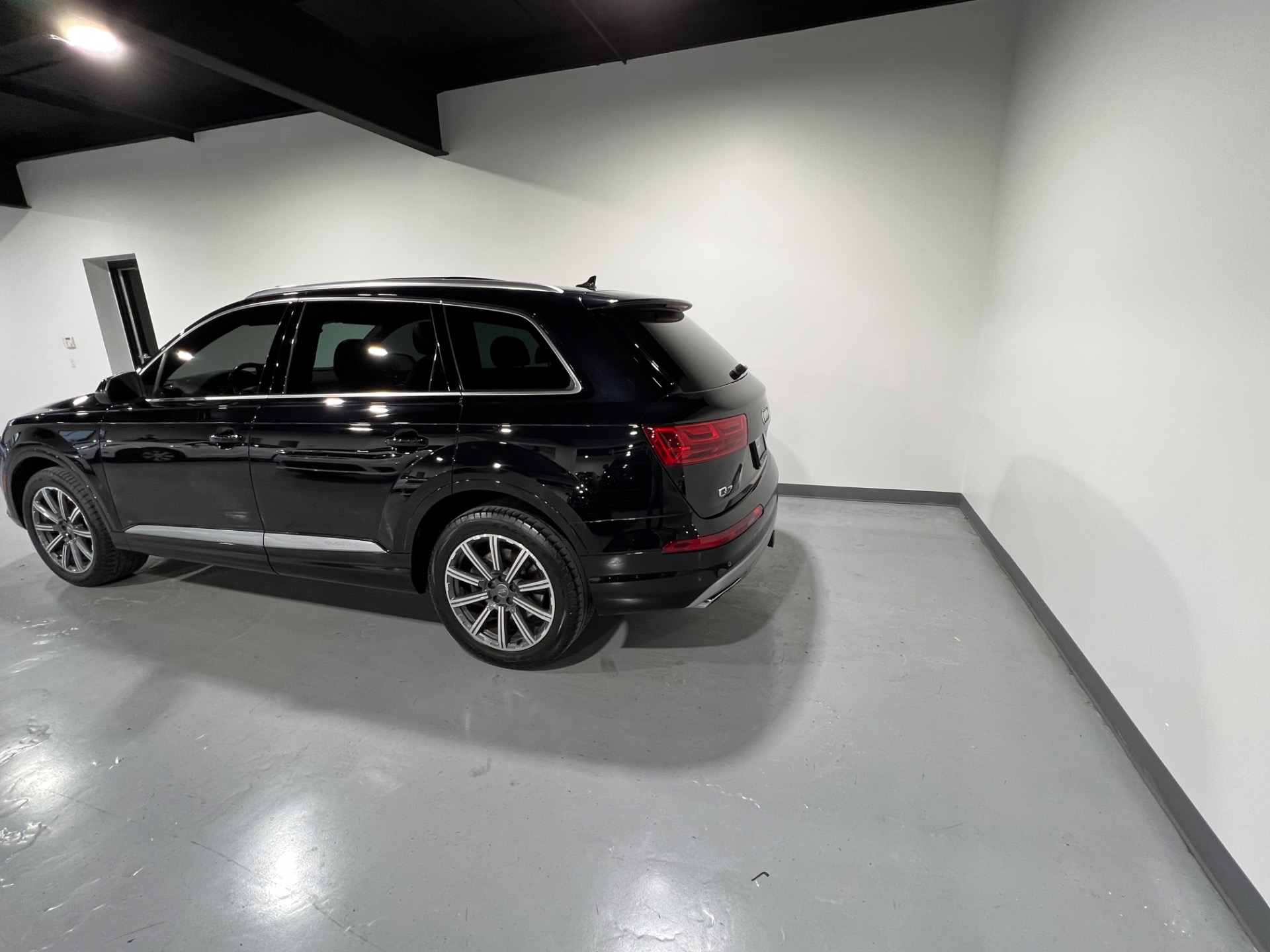 Used 2017 Orca Black Metallic Audi Q7 premium plus awd 3.0T