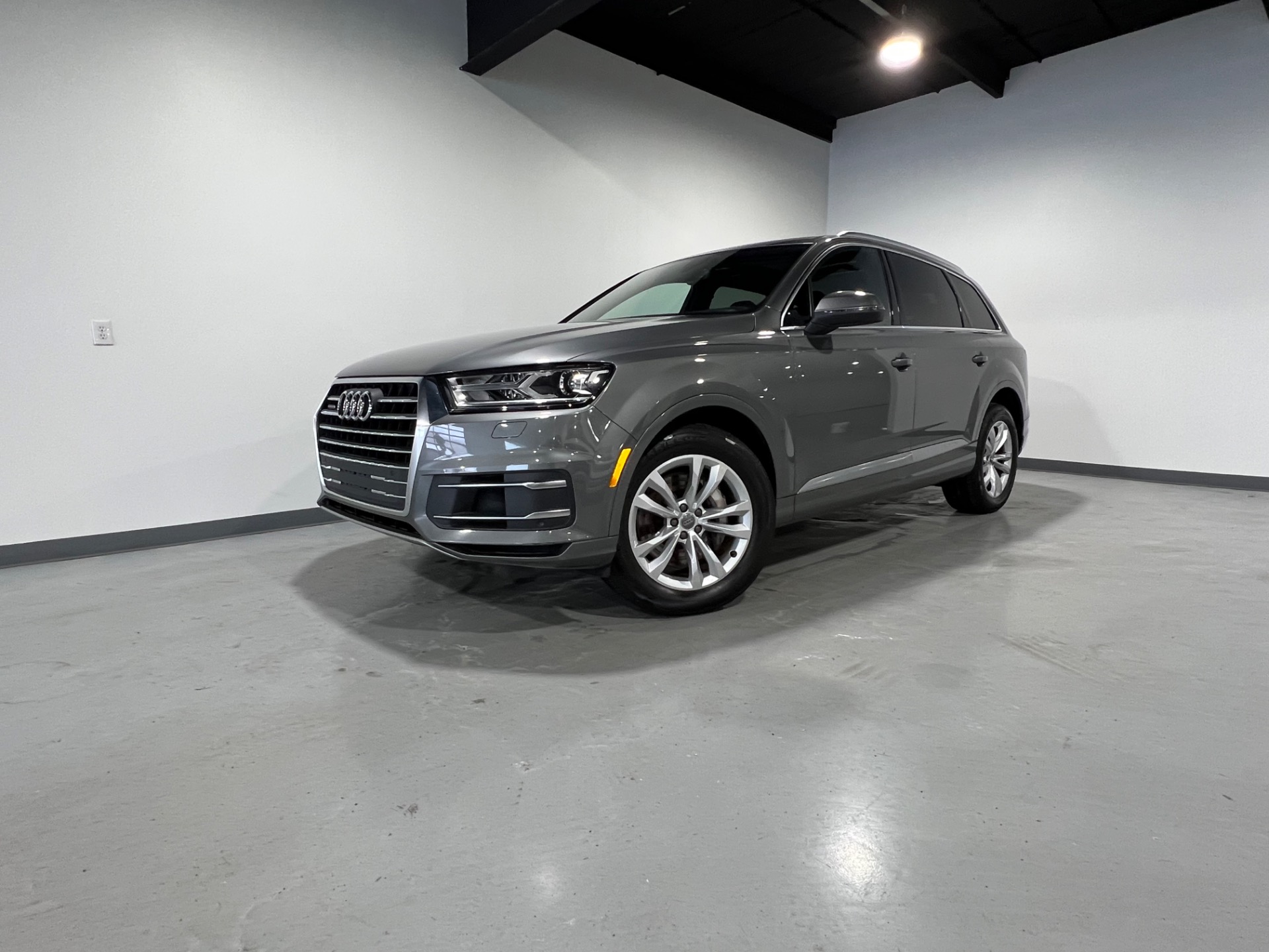 Used 2017 Graphite Gray Metallic Audi Q7 3.0t premium quattro awd