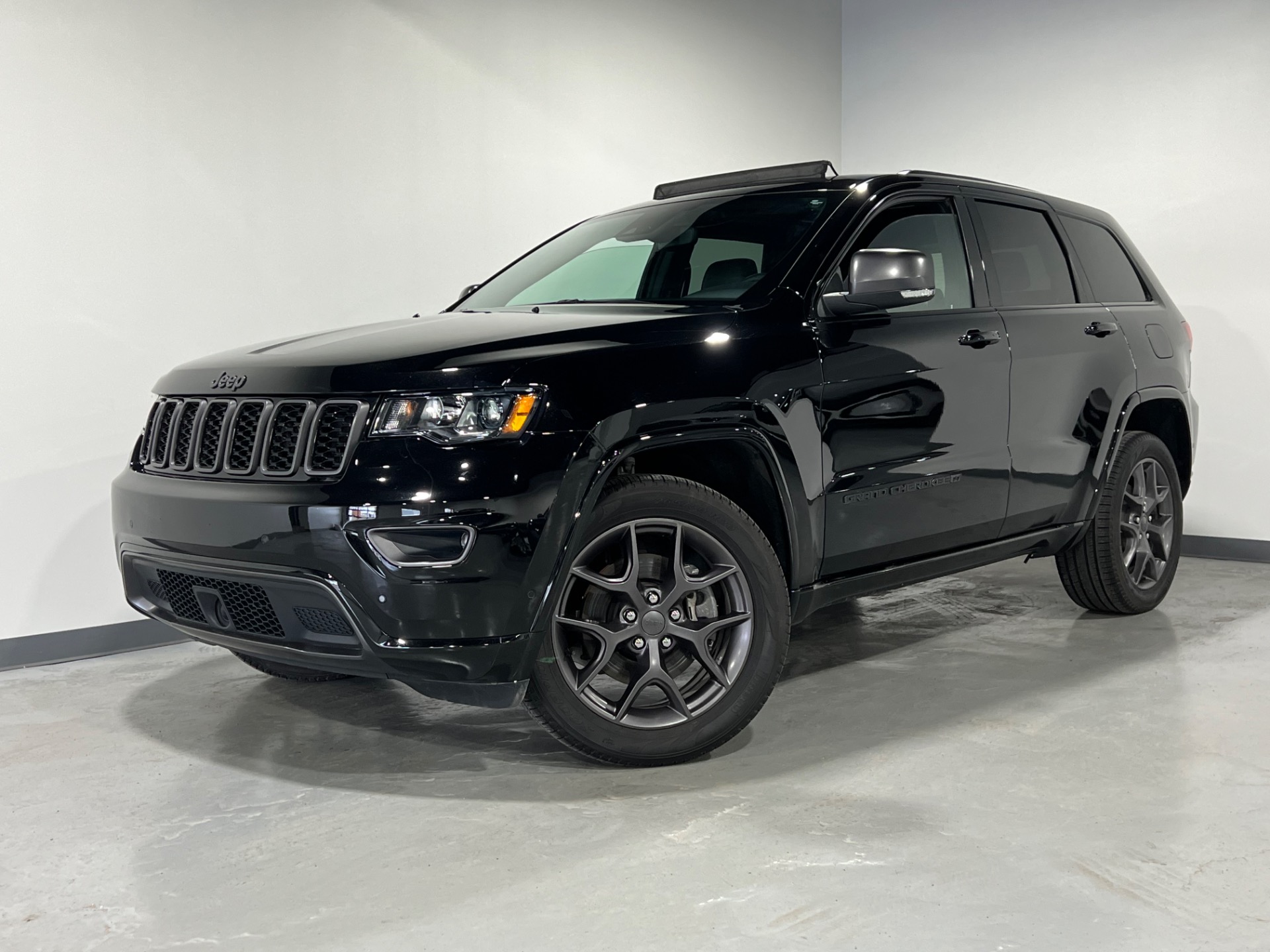 Full Fender and Mirror Kit | JEEP GRAND CHEROKEE 80th ANNIVERSARY EDITION 2021 Full Fender and Mirror Kit | JEEP GRAND CHEROKEE 80th ANNIVERSARY EDITION 2021