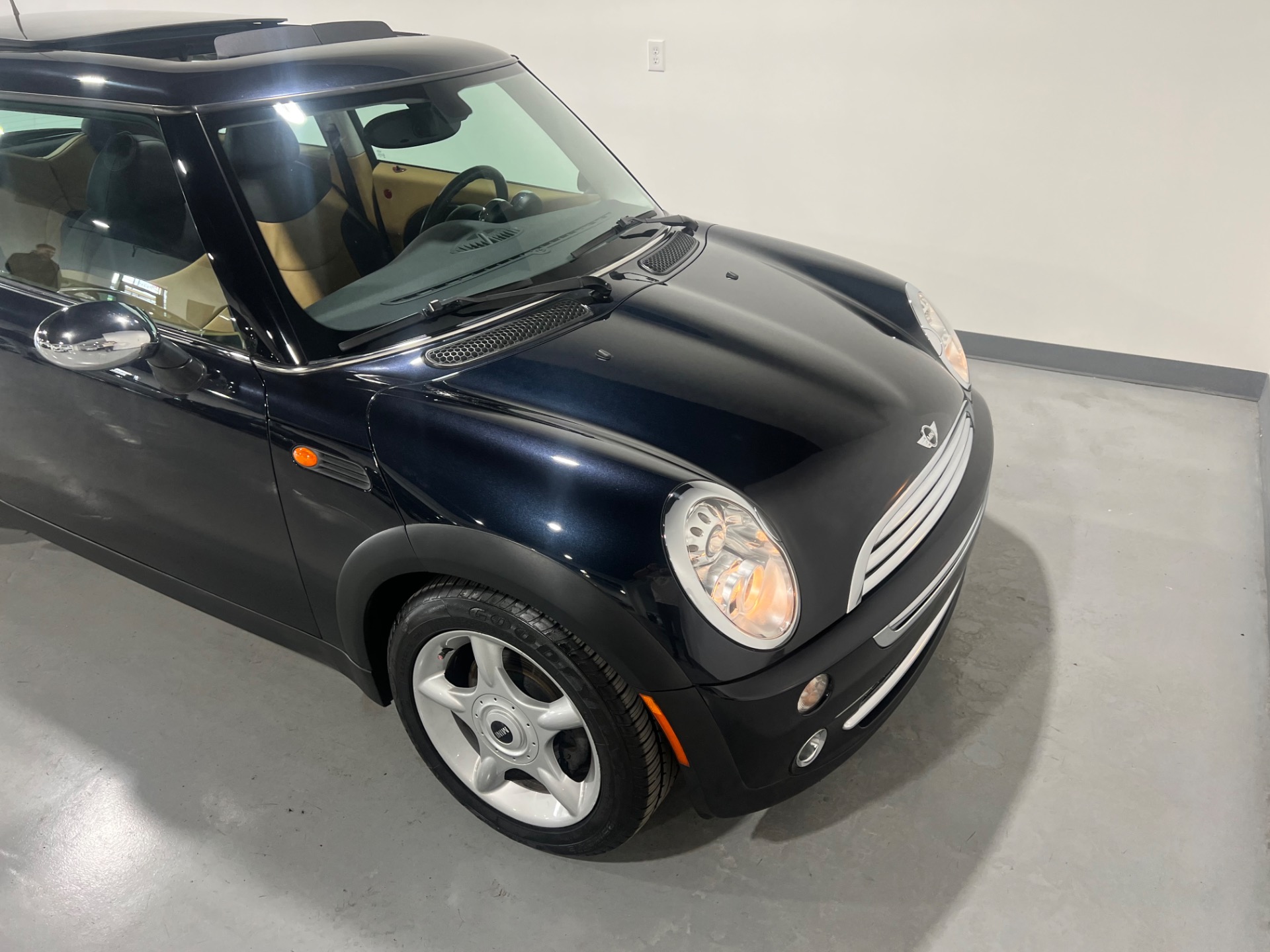 Used 2005 Astro Black Metallic MINI Cooper Sport 2dr hardtop fwd