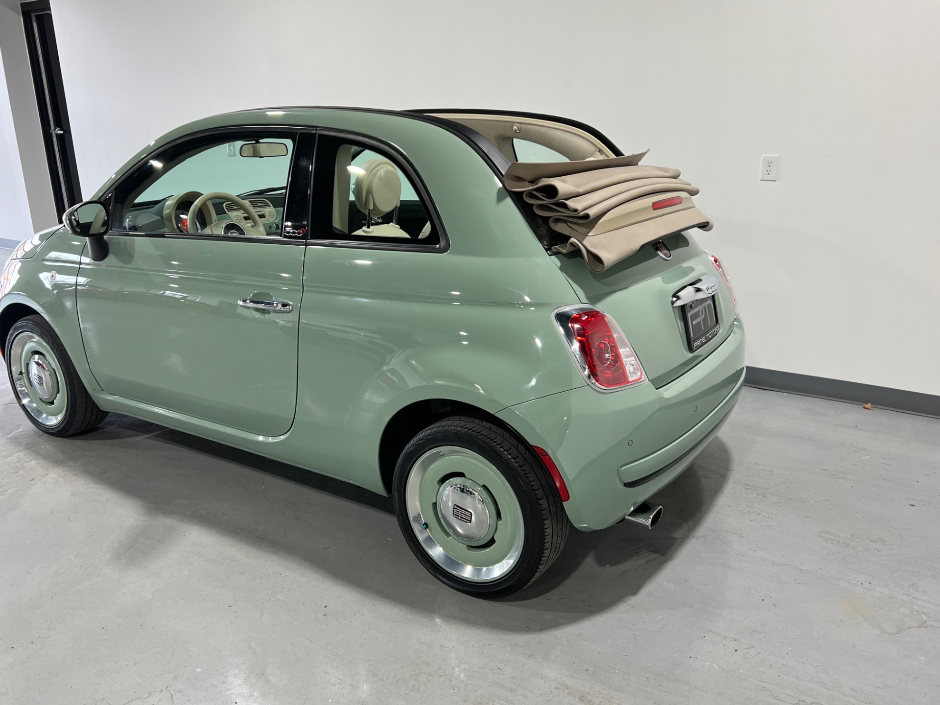 2015 Fiat 500 Pop, Green, Hatchback/Liftback/Notchback — representative vehicle photo for VIN 3C3CFFAR7FT667644