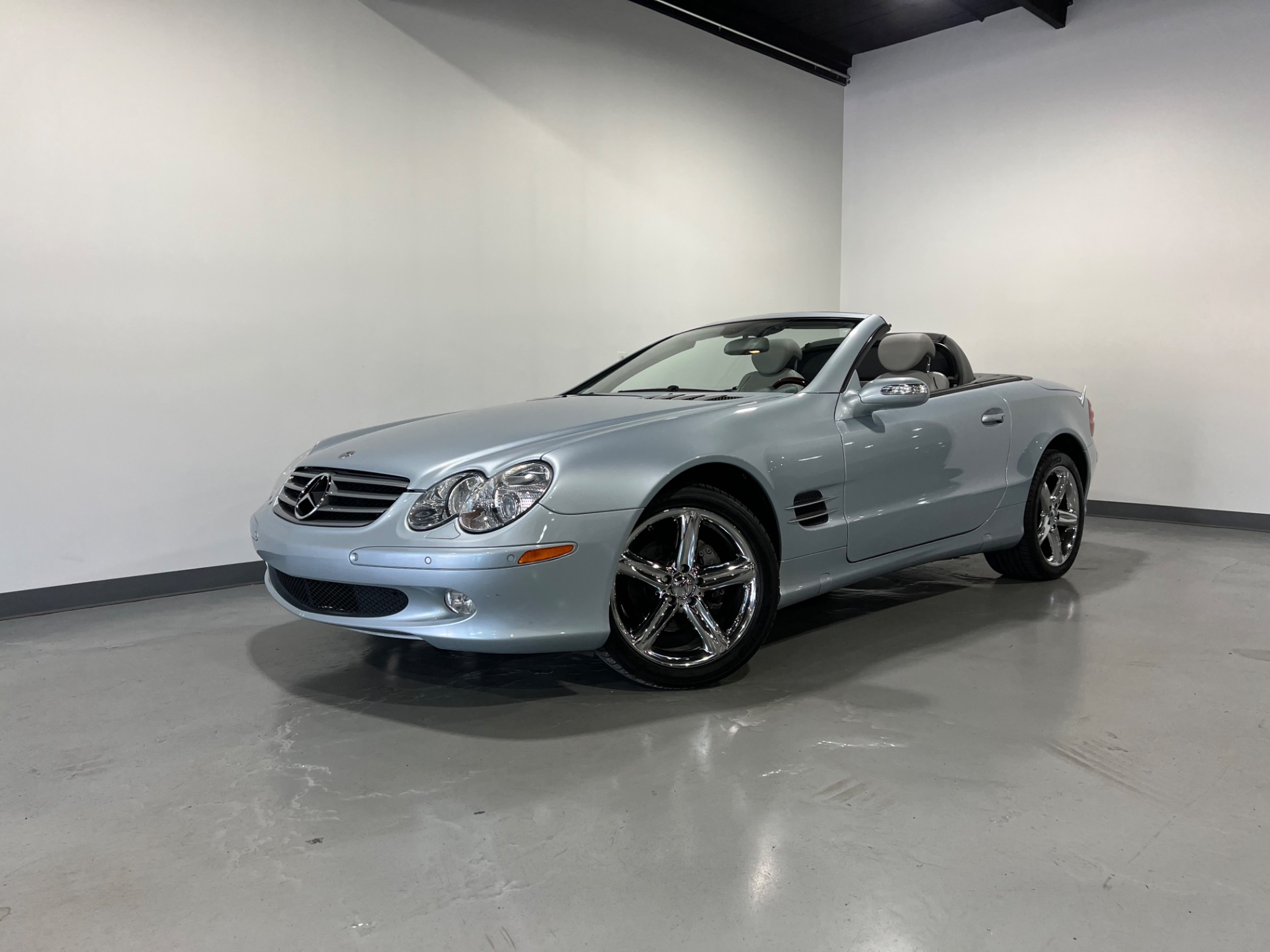 Used 2006 Diamond Silver Metallic Mercedes-Benz SL-Class SL 500