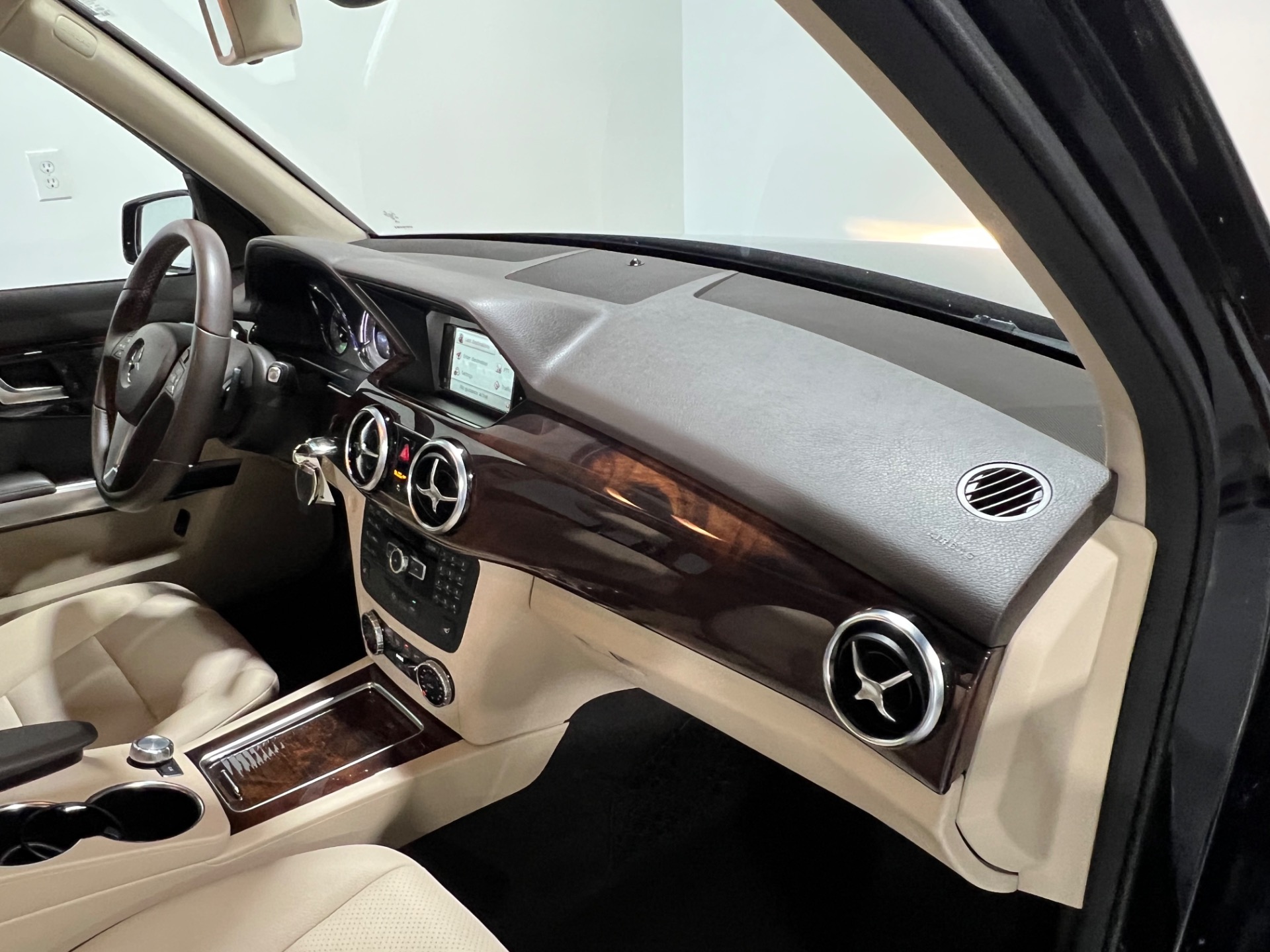 Check out the best family car - very clean 2014 Mercedes GLK 350 | dubizzle