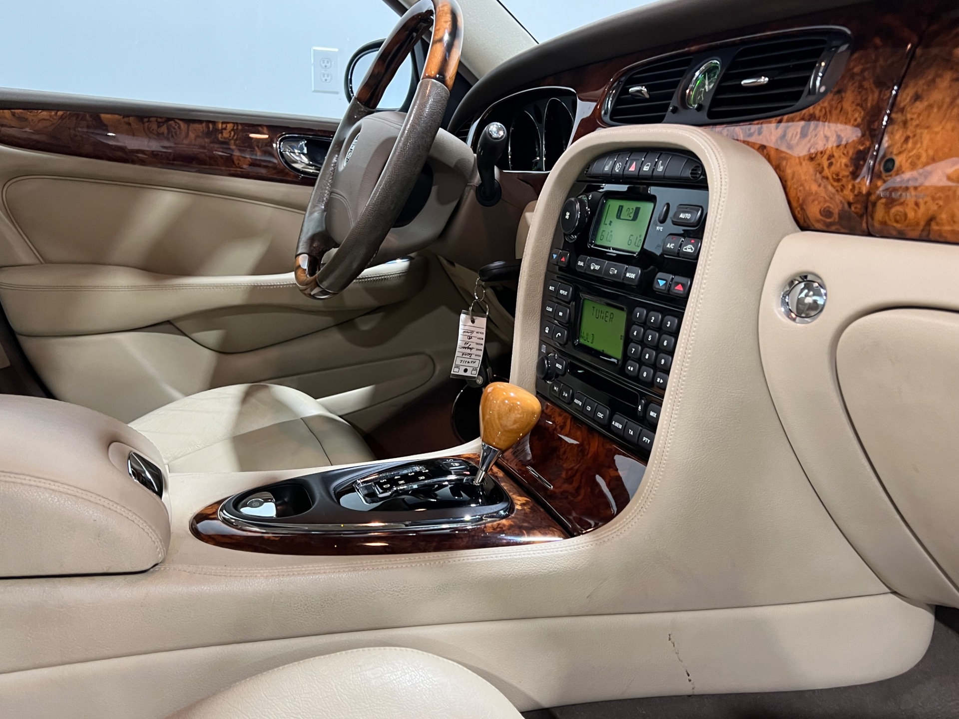 JAGUAR SPORTS グリーン バイザー 2006 Jaguar XJ8L | Frazier Motorcar Company, LLC