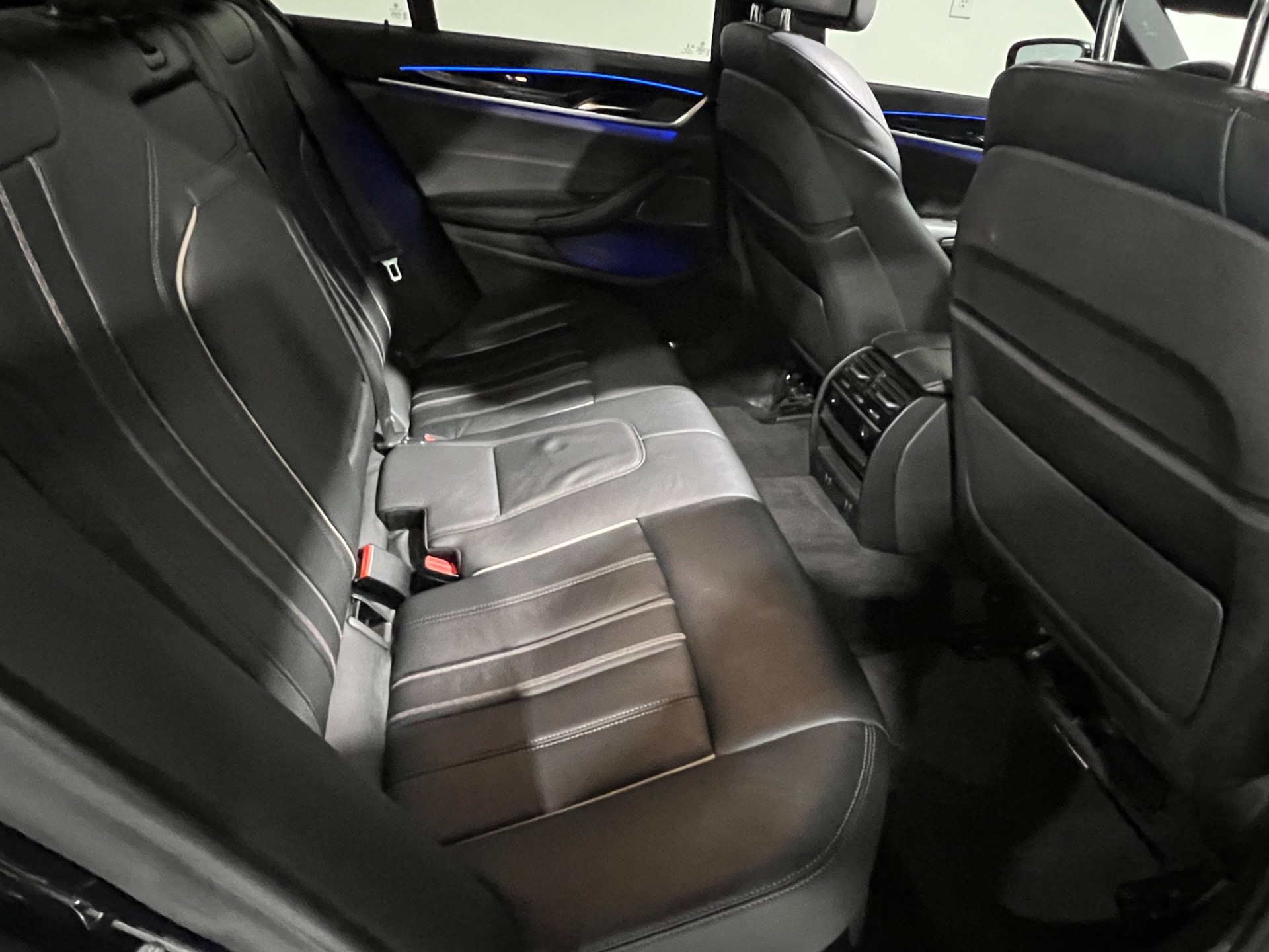 貴重！BMW 5Series 公式ライセンス商品 新型BMW5シリーズの初期生産限定モデル「THE FIRST EDITION」の