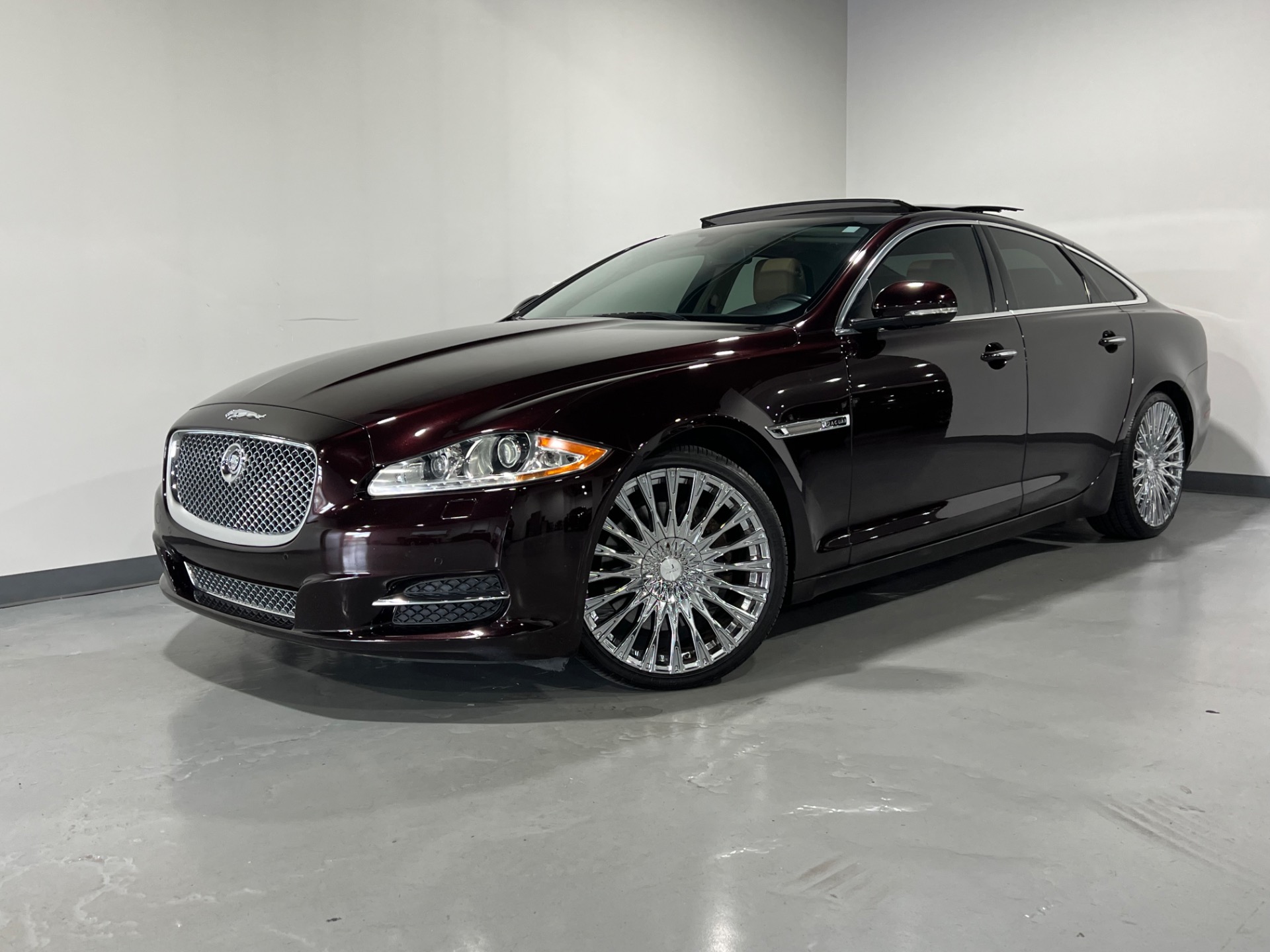 ジェジェフン Used 2013 Carnelian Red Metallic Jaguar XJ For Sale (Sold