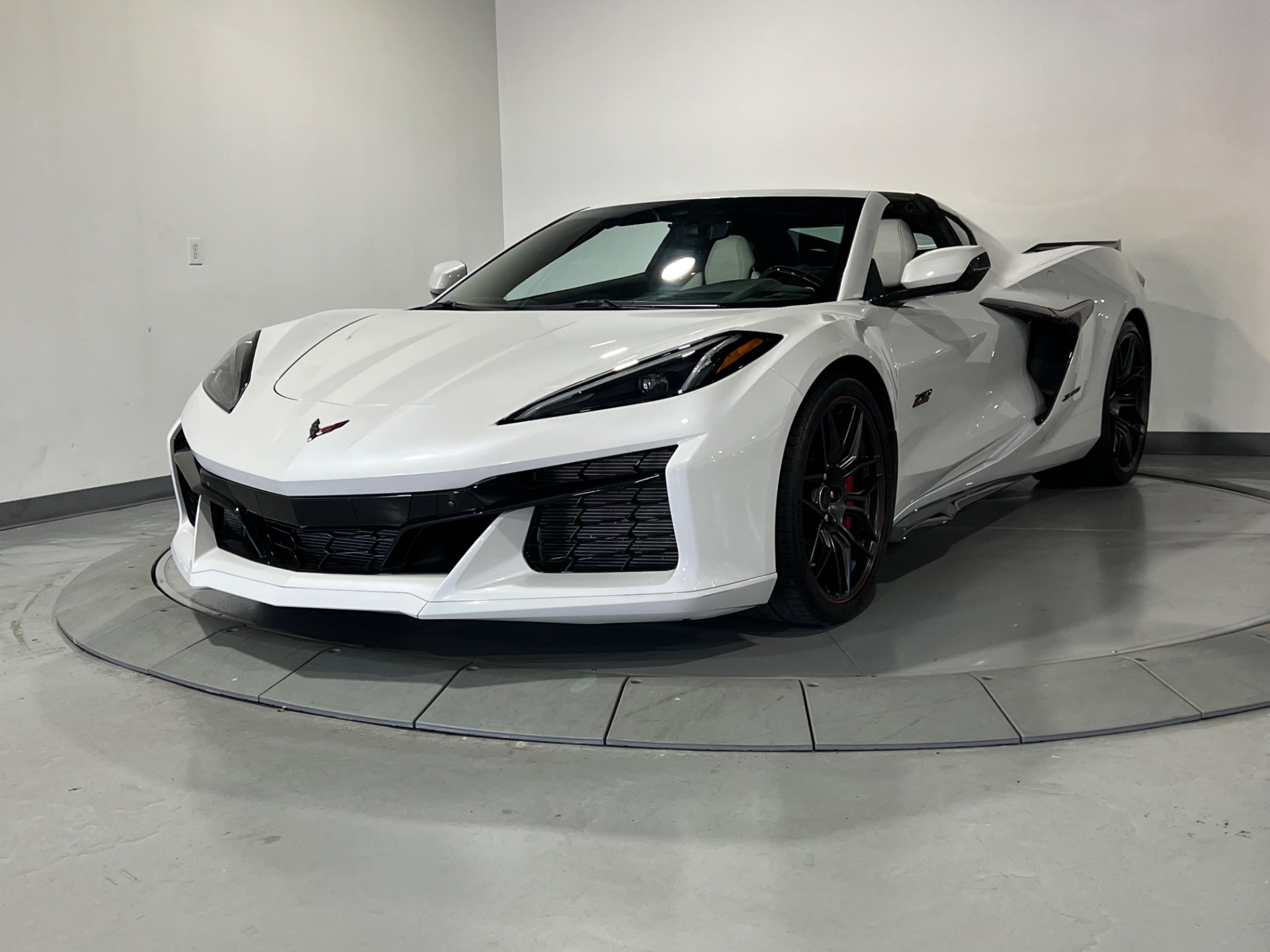 Used 2023 White Pearl Metallic Tricoat Chevrolet Corvette Z06 3LZ Coupe ...