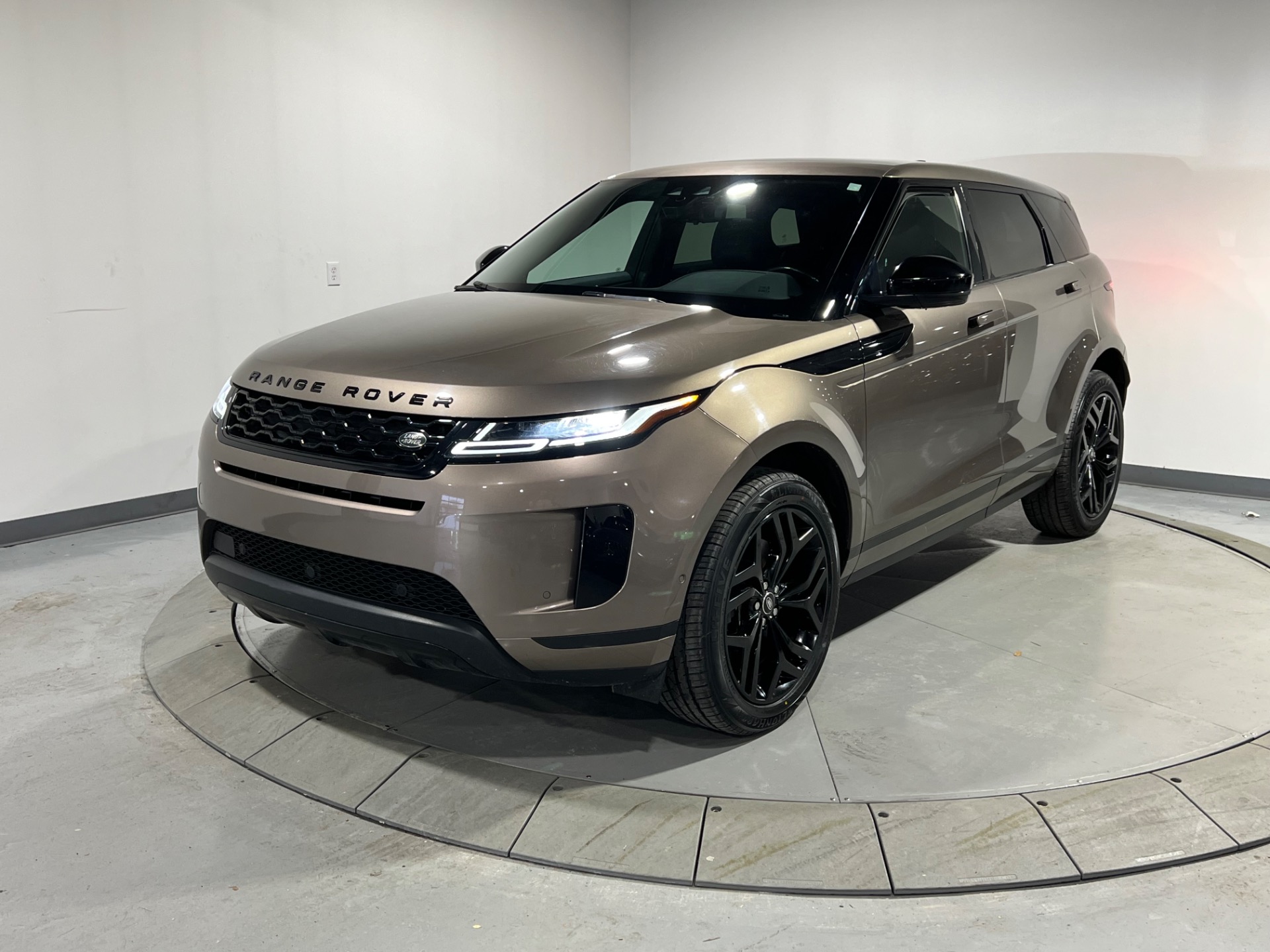 Used 2020 Kaikoura Stone Metallic Land Rover Range Rover Evoque SE AWD ...