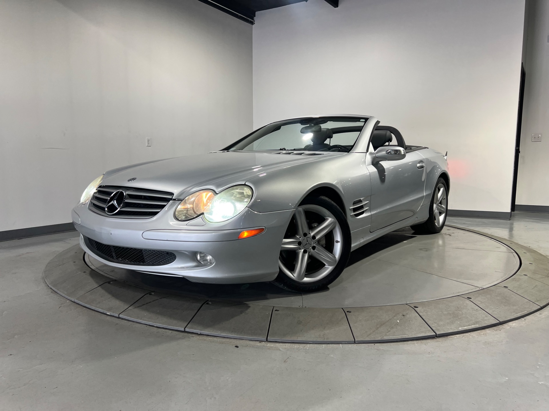 2006 Mercedes Benz SL 500 photo 2