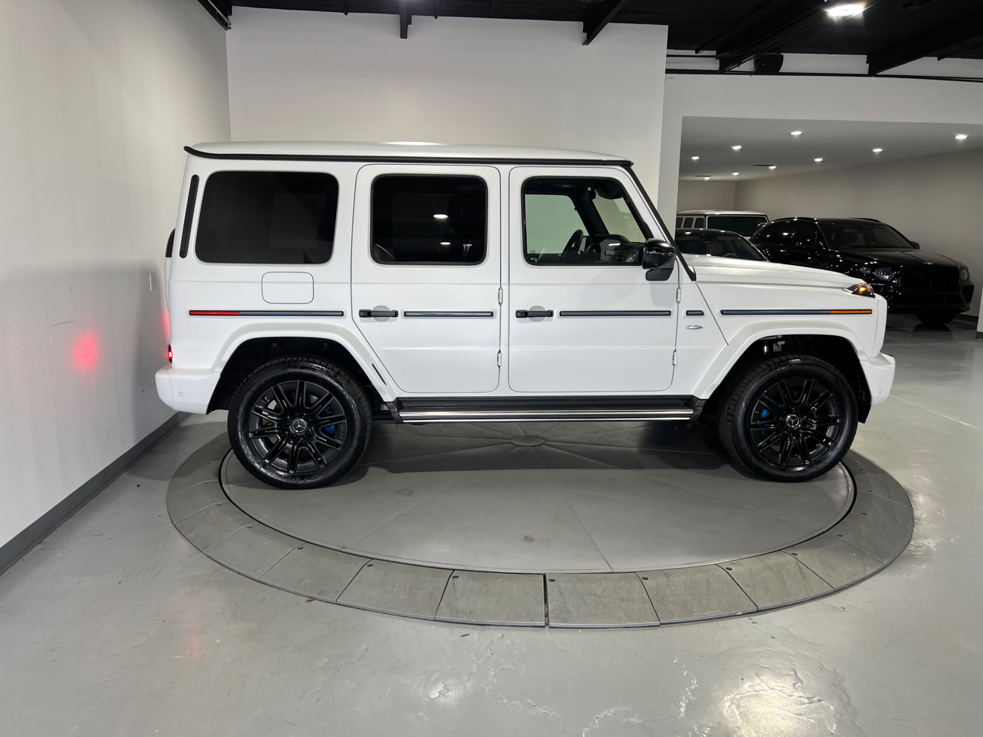 Used 2025 MANUFAKTUR Moonlight White Metallic Mercedes-Benz G