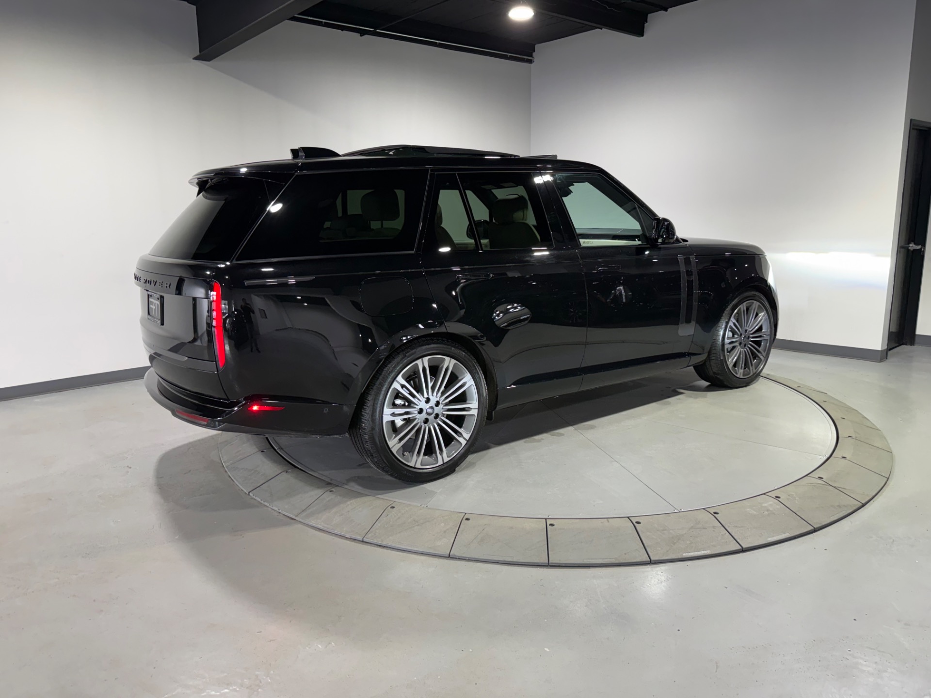 Used 2025 Santorini Black Metallic Land Rover Range Rover P400 AWD