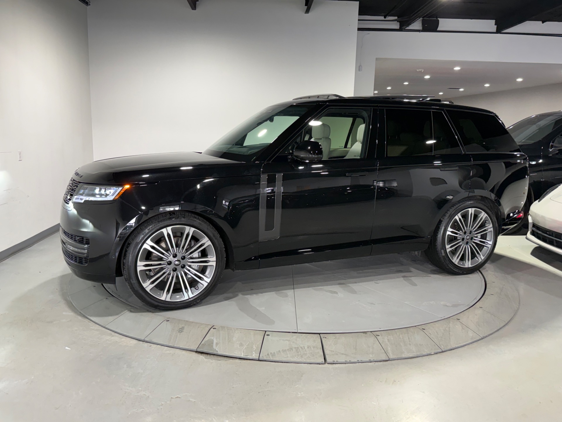 Used 2025 Santorini Black Metallic Land Rover Range Rover P400 AWD