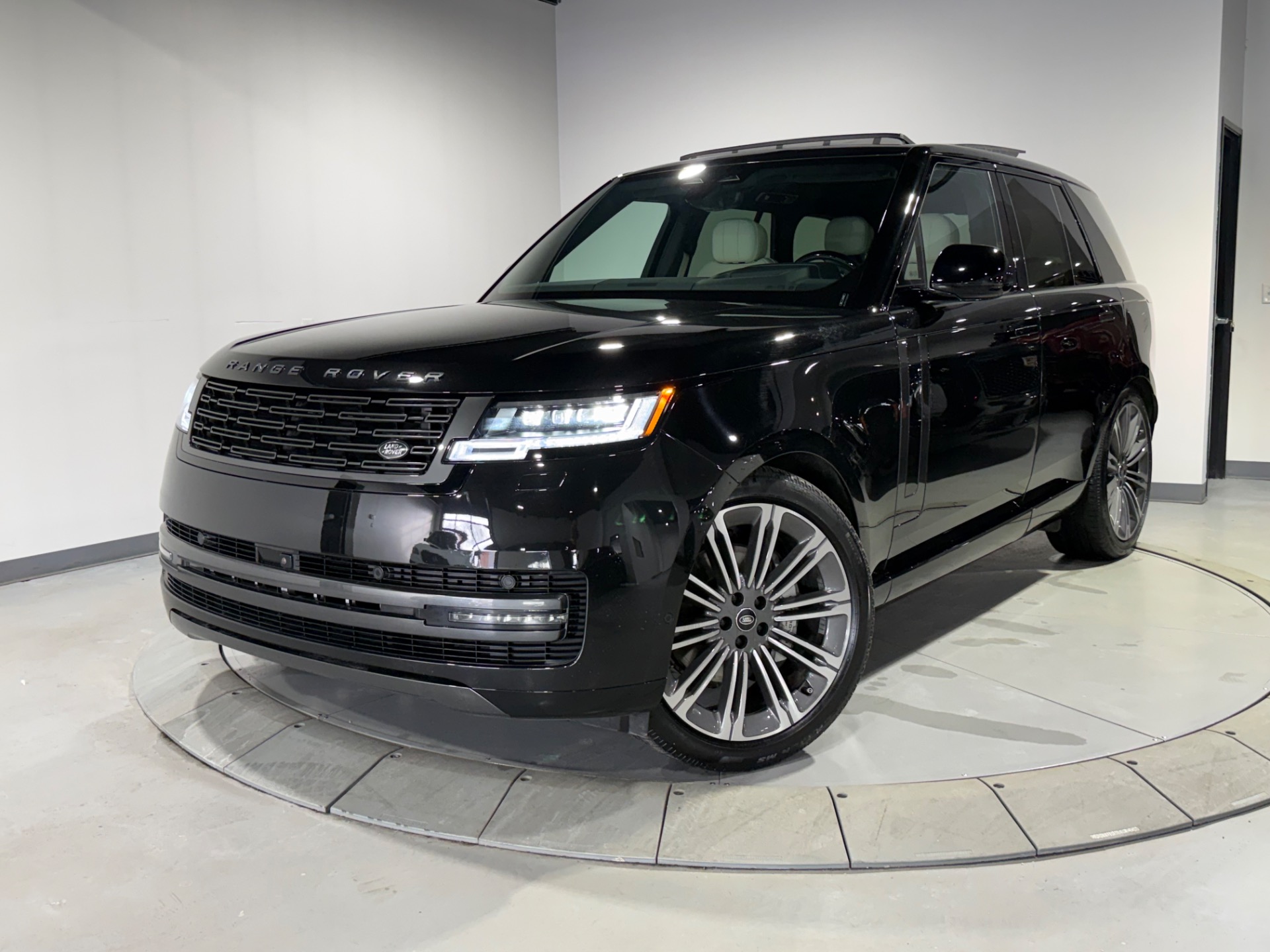 Used 2025 Santorini Black Metallic Land Rover Range Rover P400 AWD