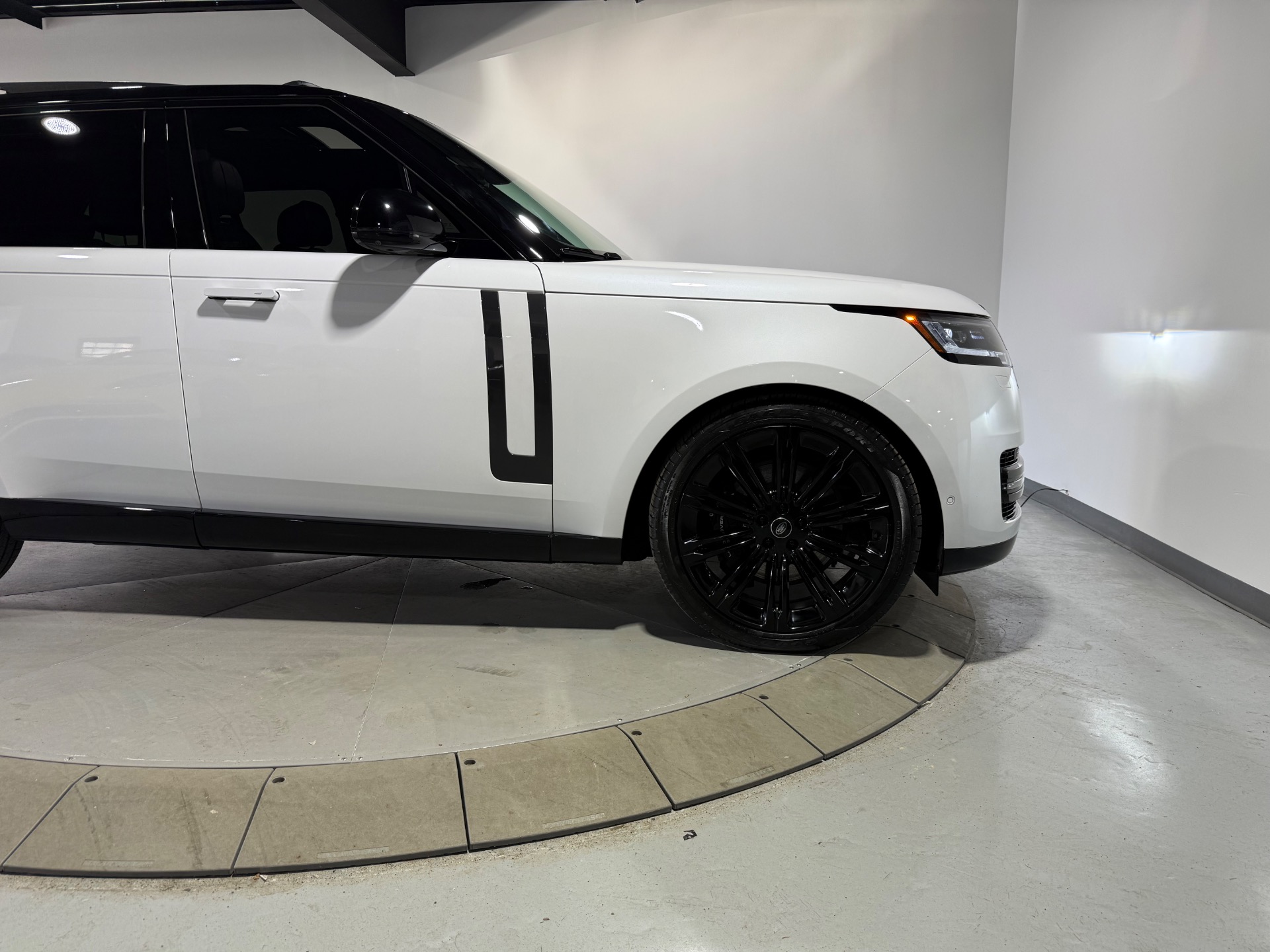 Pearl Range Rover Used 2024 Ostuni Pearl White Metallic Land Rover Range Rover P530 SE ...