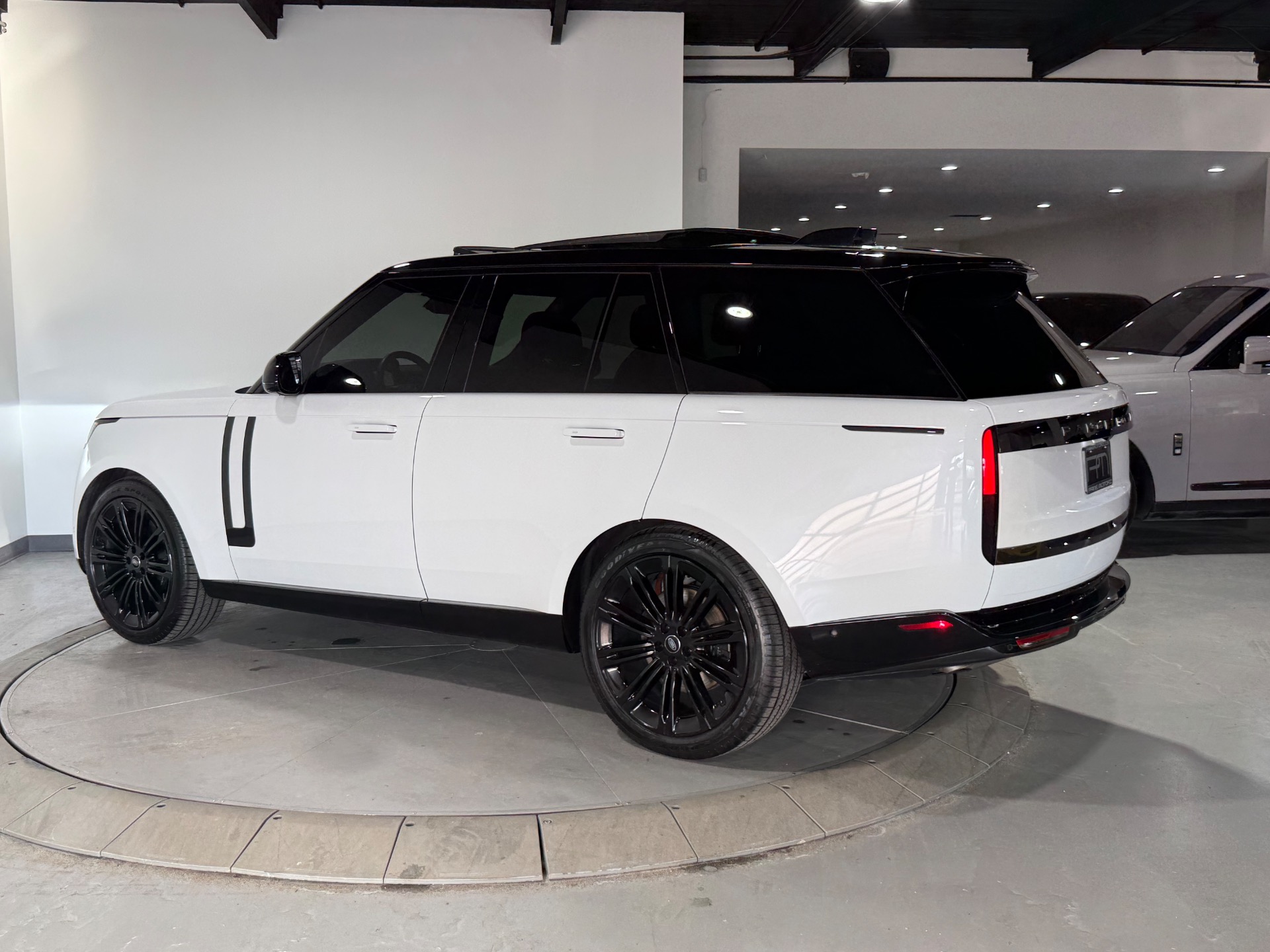 Pearl Range Rover Used 2024 Ostuni Pearl White Metallic Land Rover Range Rover P530 SE ...