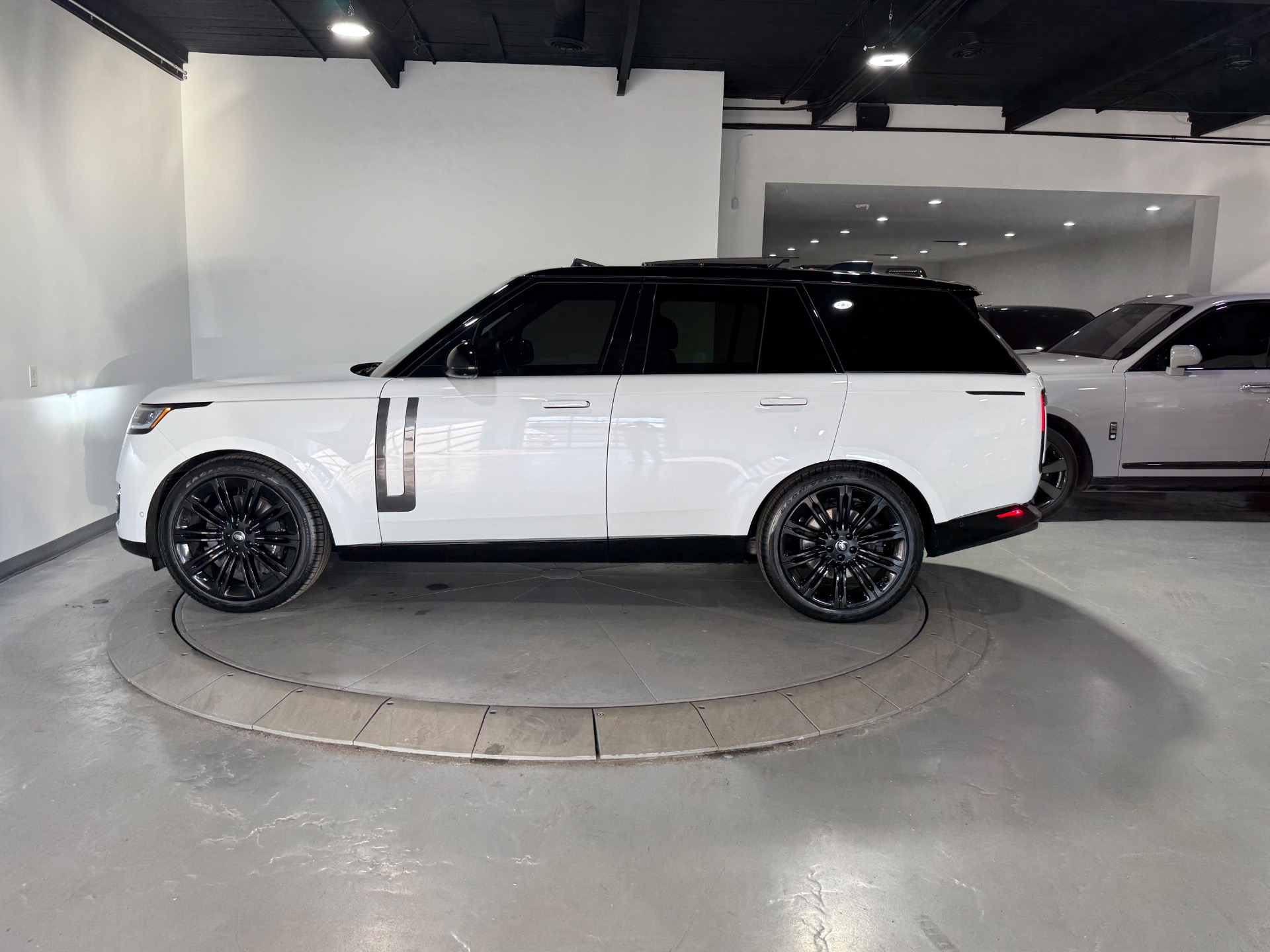 Pearl Range Rover Used 2024 Ostuni Pearl White Metallic Land Rover Range Rover P530 SE ...