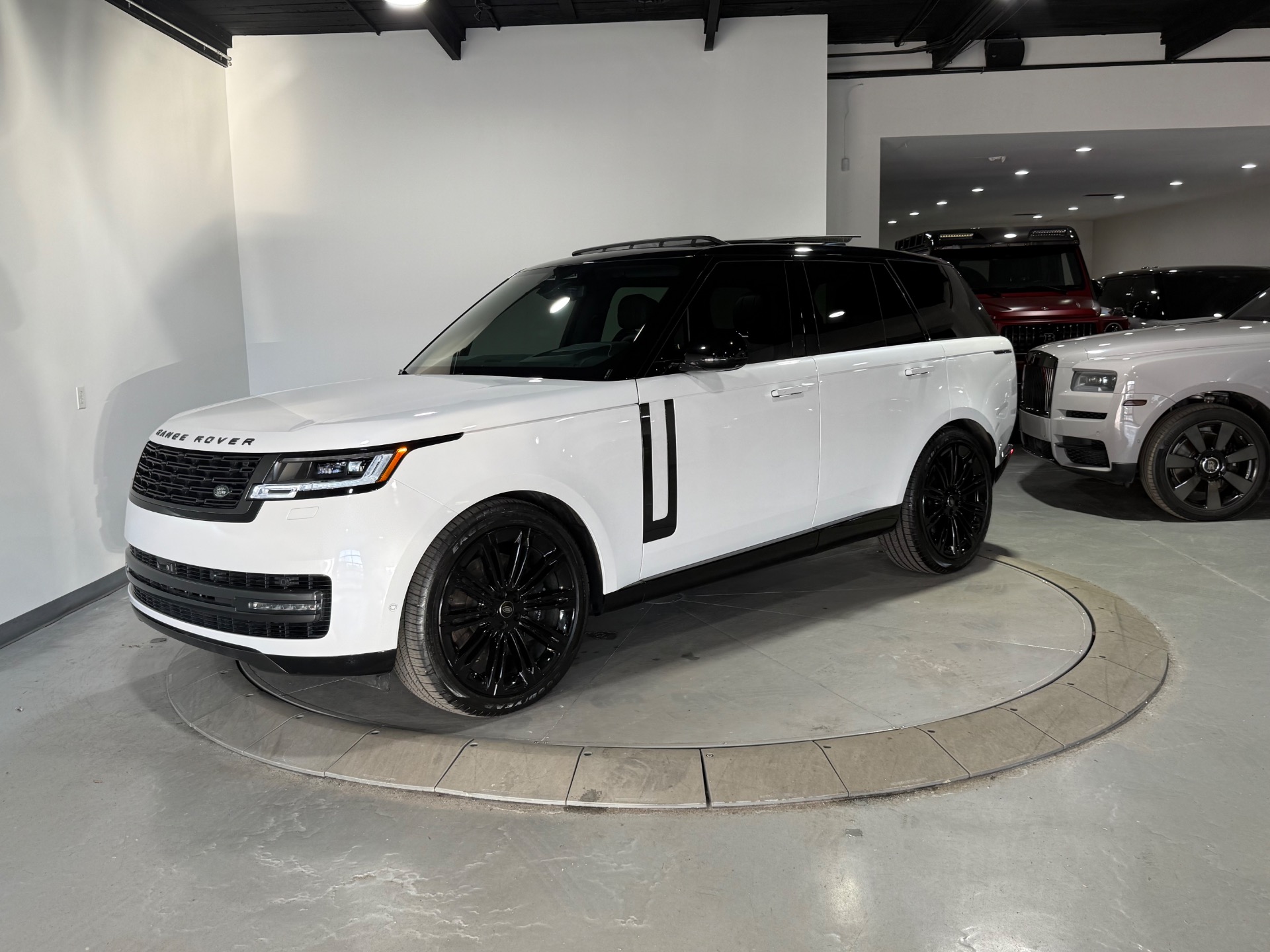 Pearl Range Rover Used 2024 Ostuni Pearl White Metallic Land Rover Range Rover P530 SE ...