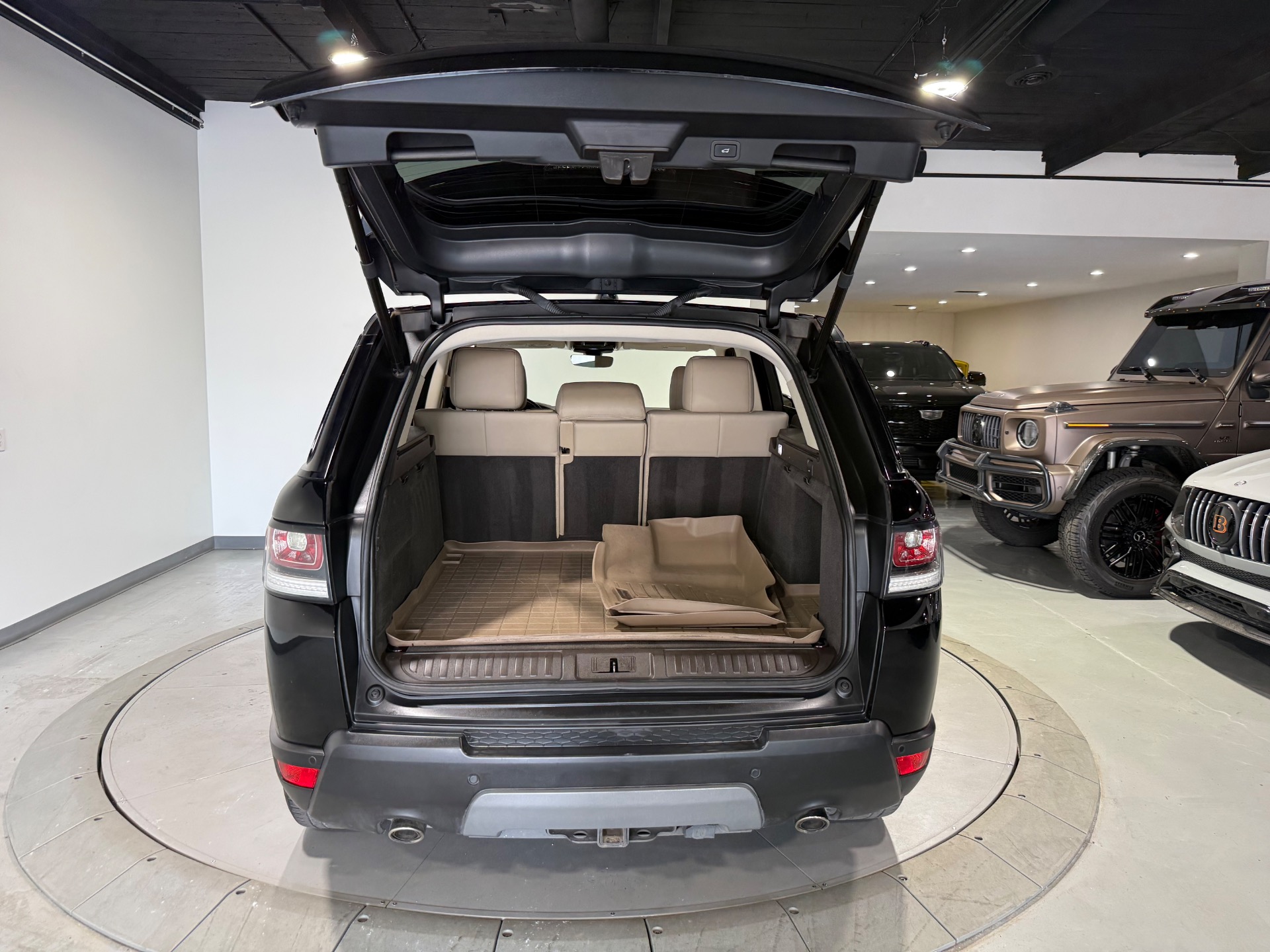 2017 Land Rover Range Rover Sport SE - Photo 6