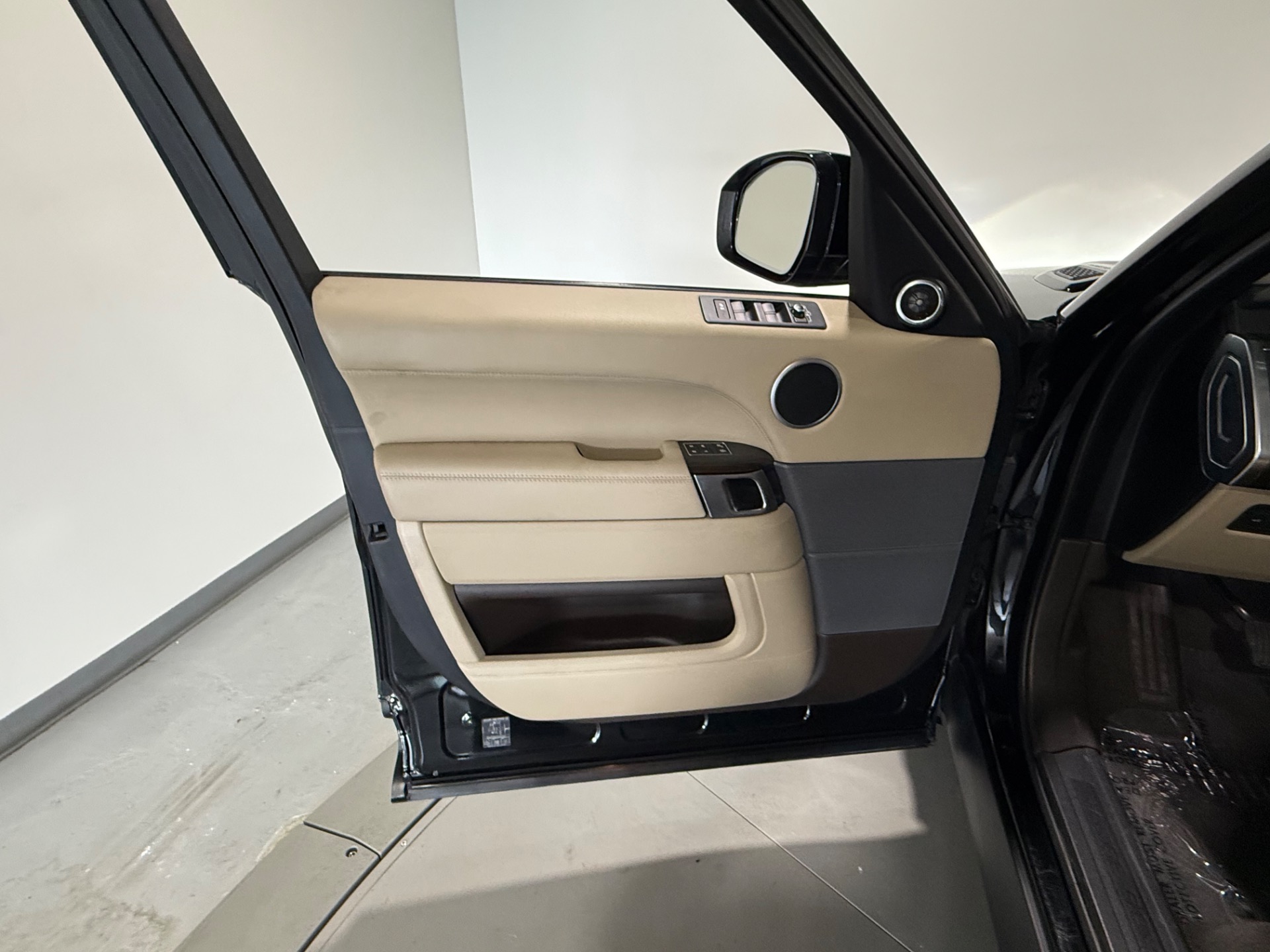 2017 Land Rover Range Rover Sport SE - Photo 8