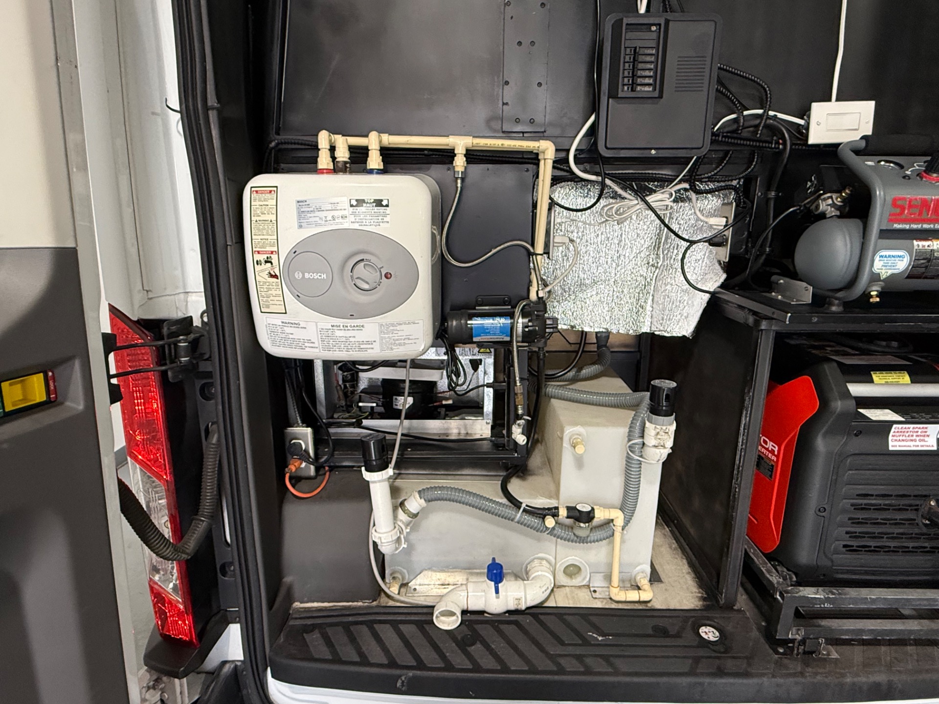 2020 Ford Transit Passenger Van XL - Photo 13