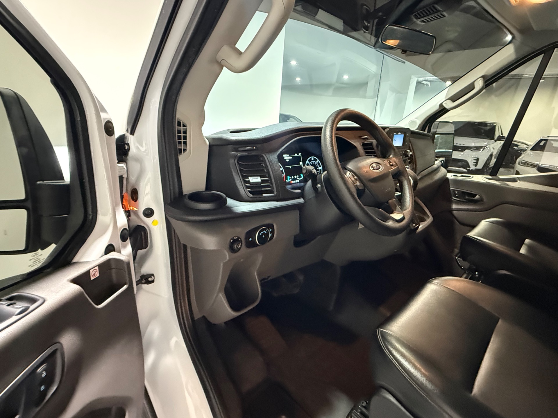 2020 Ford Transit Passenger Van XL - Photo 17