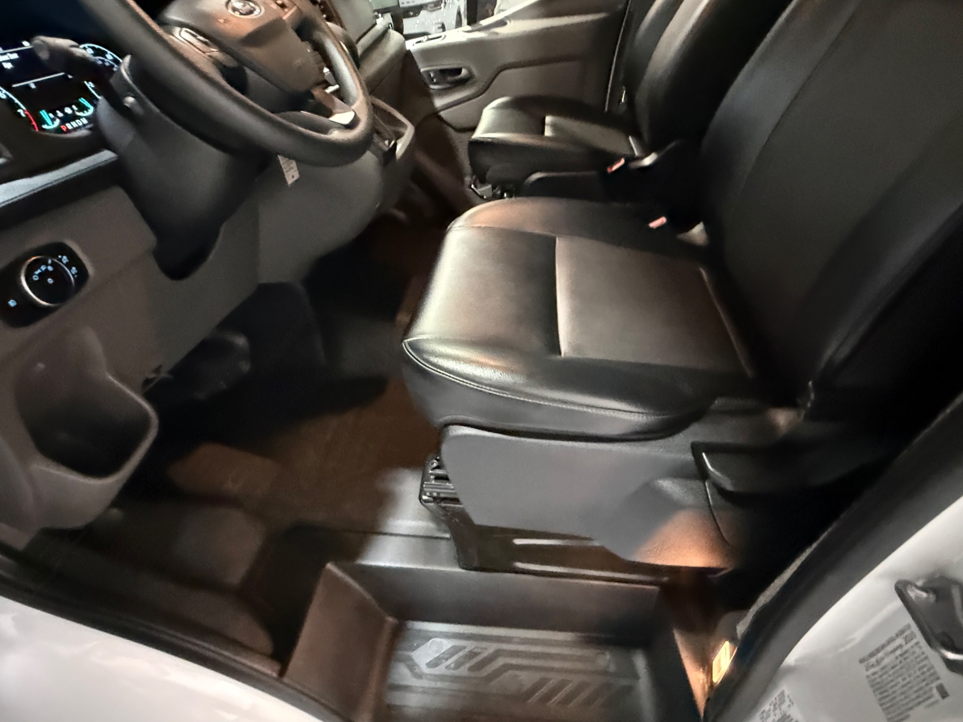2020 Ford Transit Passenger Van XL - Photo 18