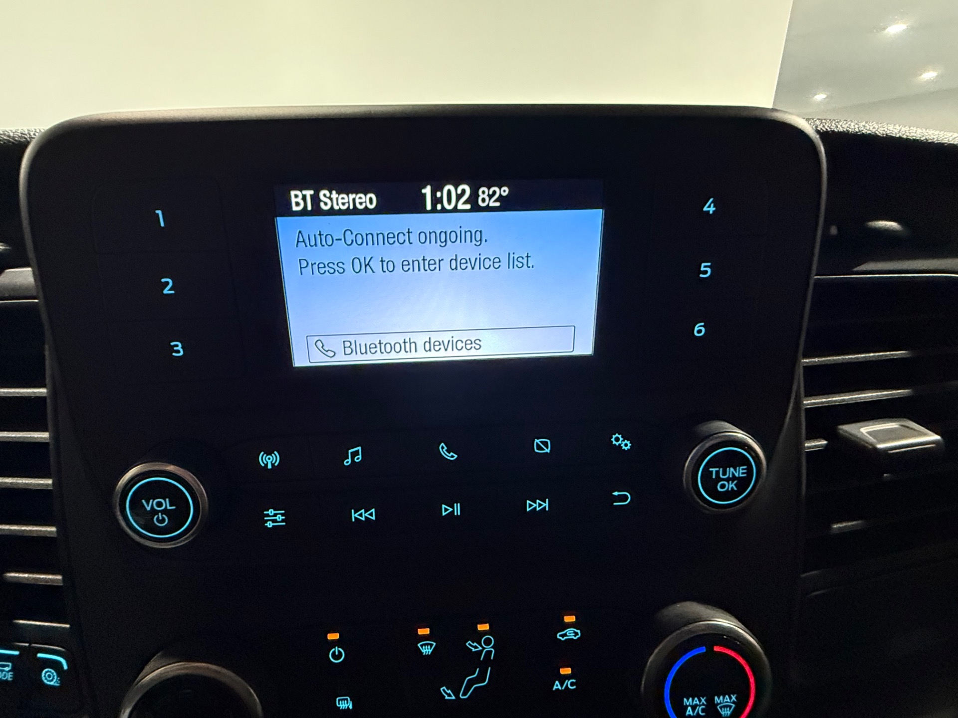 2020 Ford Transit Passenger Van XL - Photo 25