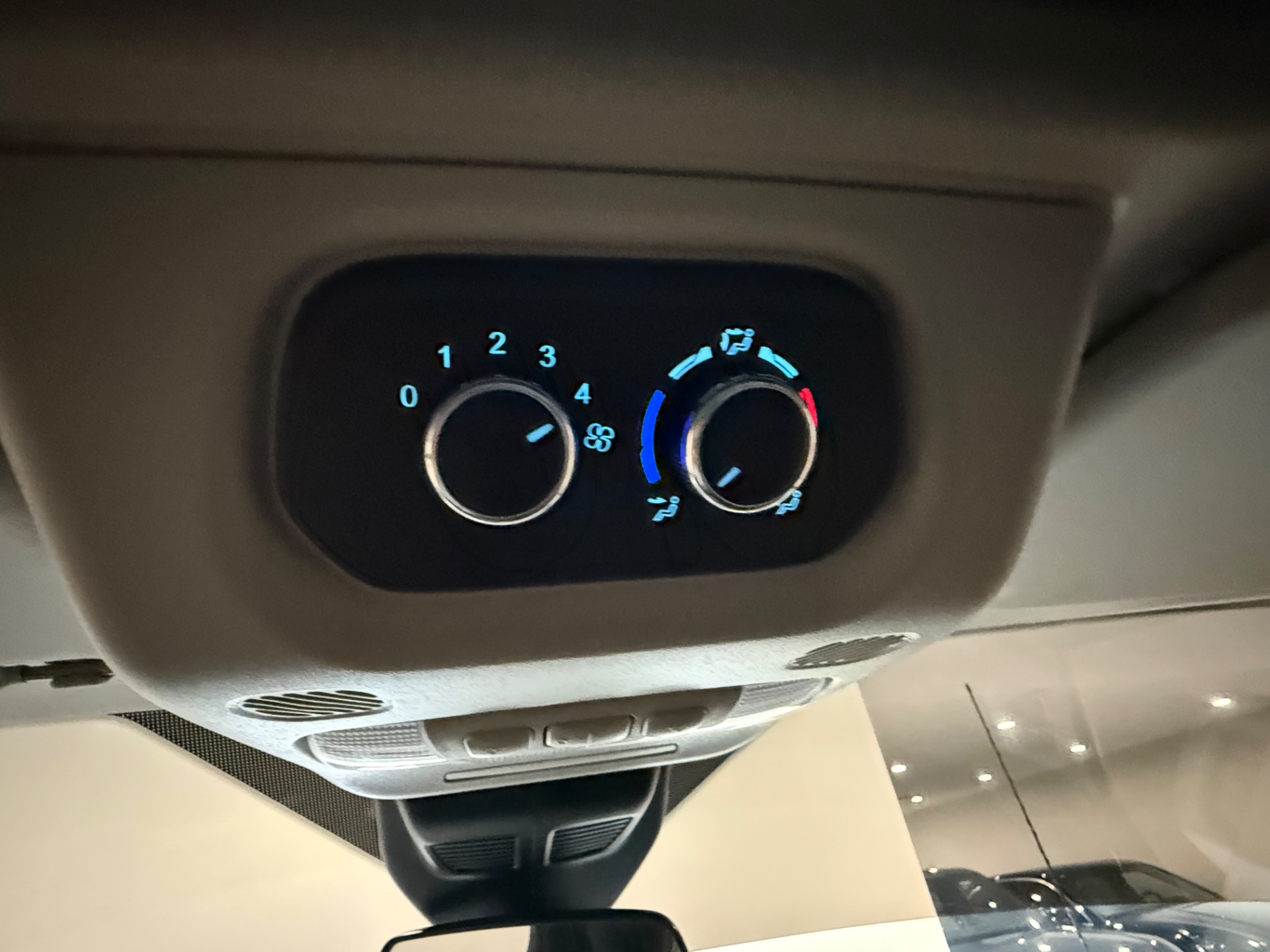 2020 Ford Transit Passenger Van XL - Photo 28