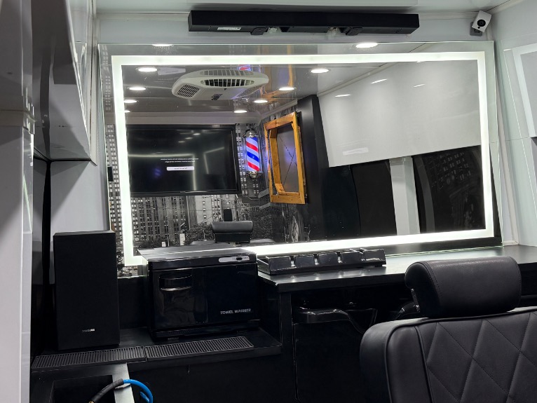 2020 Ford Transit Passenger Van XL - Photo 89