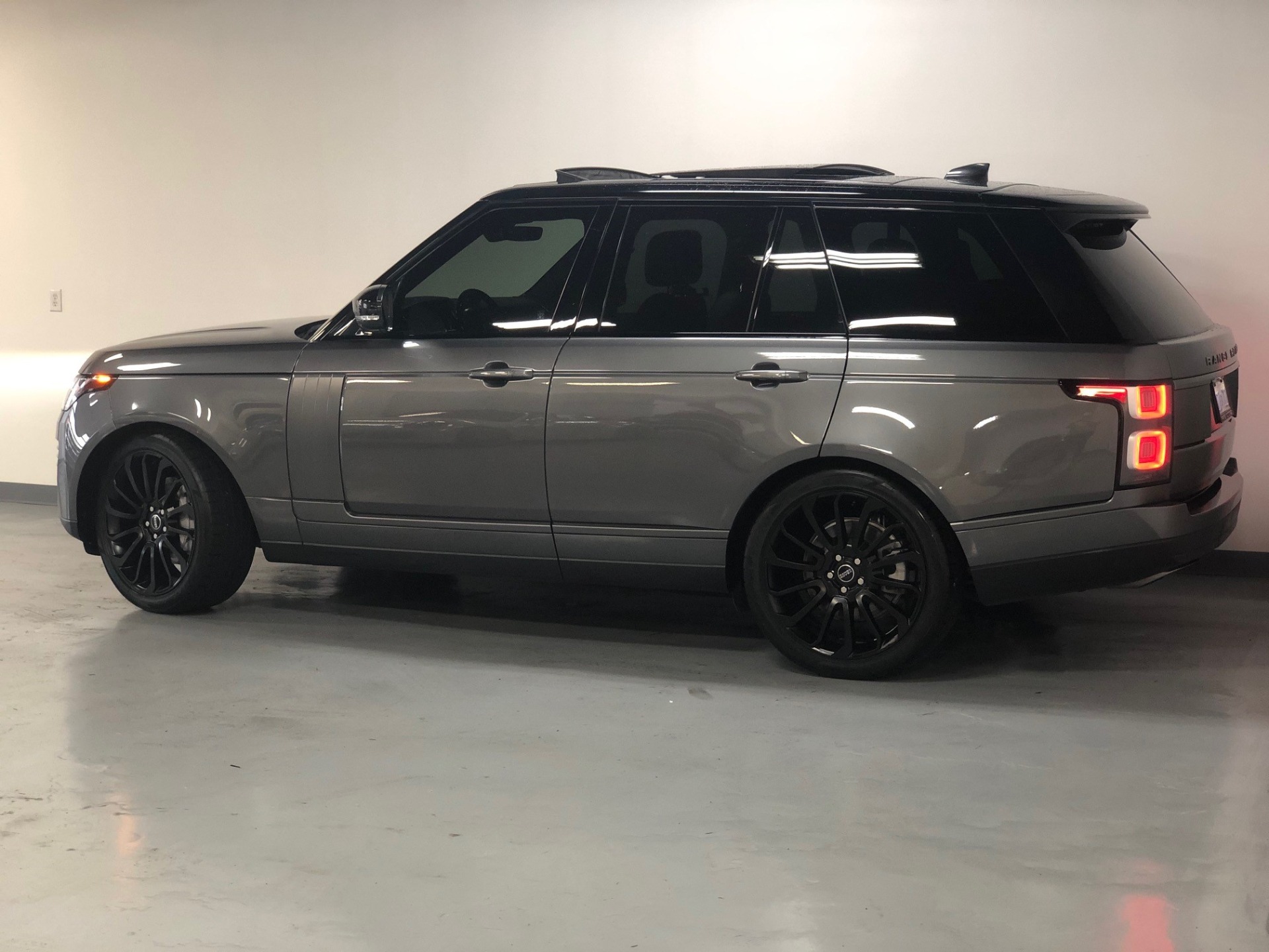 Range Rover Chorus Grey Used 2018 Corris Grey Metallic Land Rover Range Rover AWD SE For Sale ...