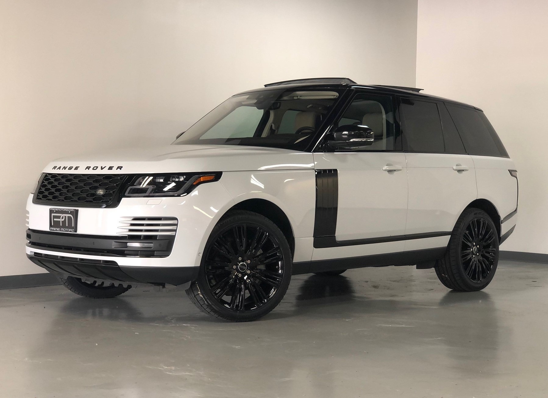 Used 2018 Yulong White Metallic Land Rover Range Rover AWD SE For