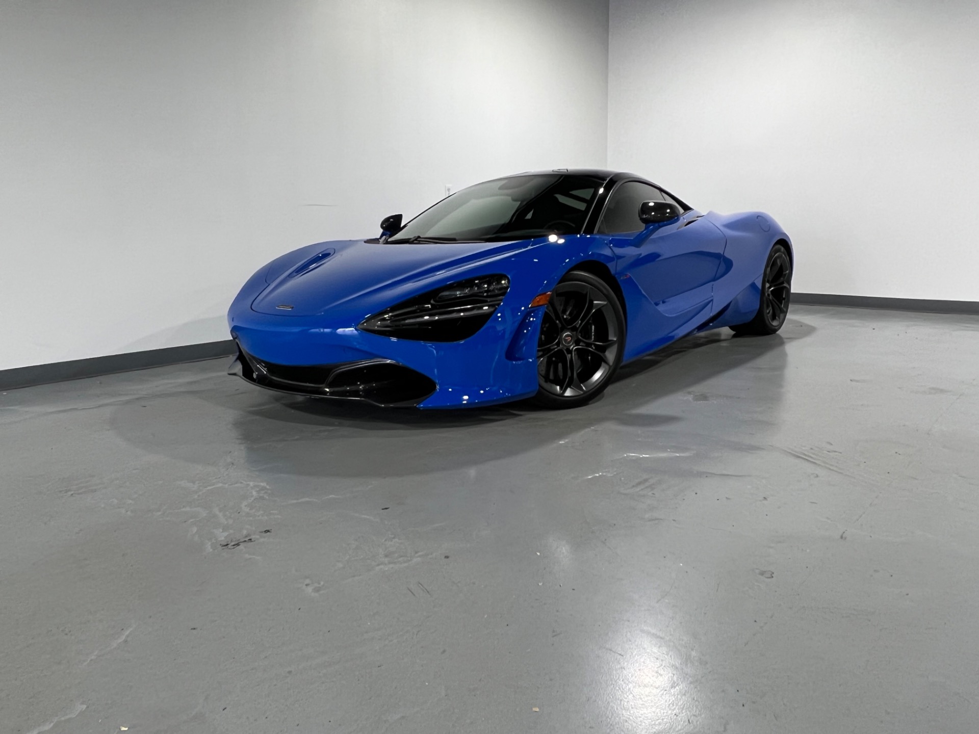 Used 2018 Paris Blue McLaren 720S Performance Coupe Twin turbo V8