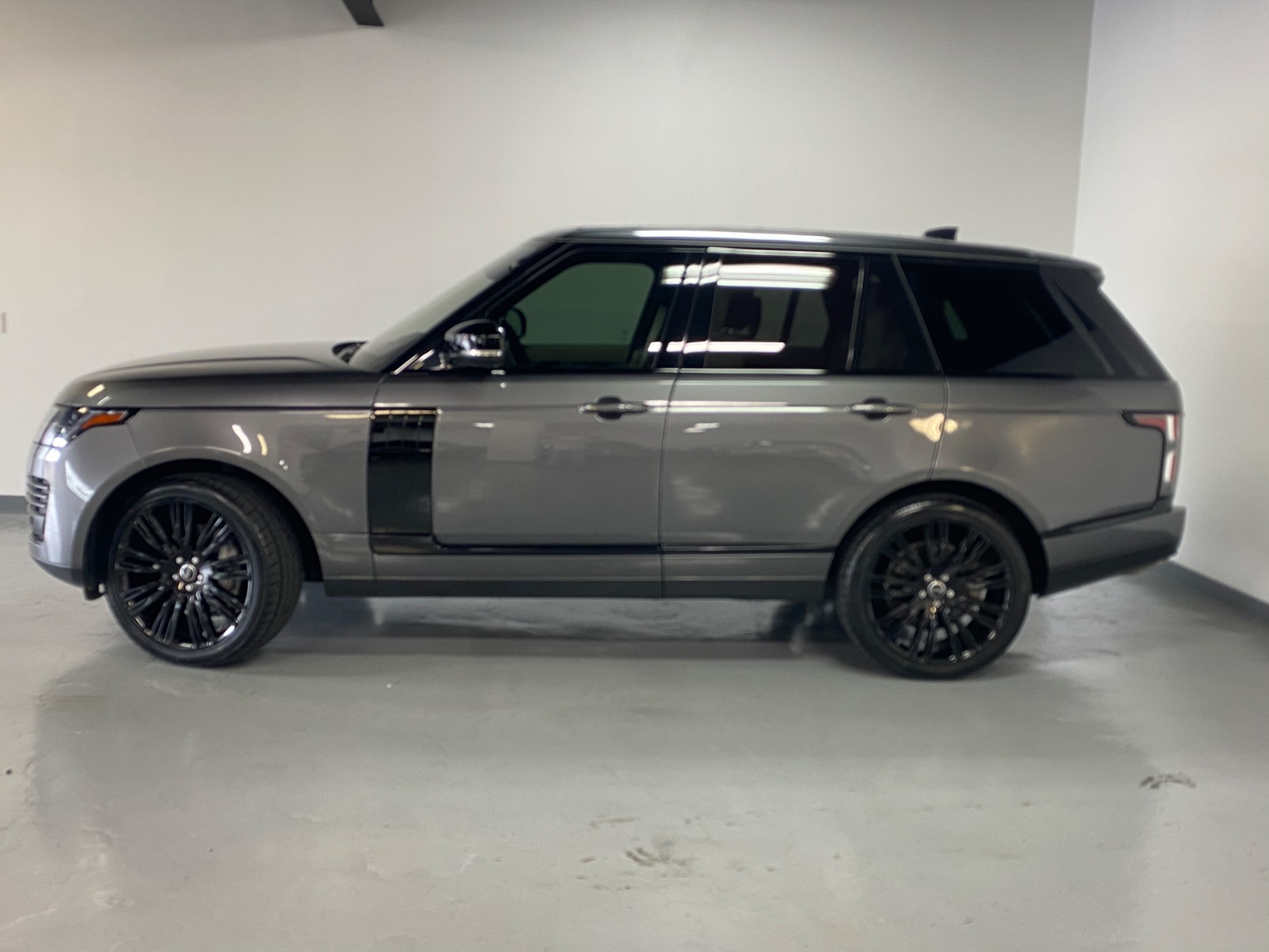 Range Rover Chorus Grey Used 2018 Corris Grey Metallic Land Rover Range Rover AWD SE For Sale ...