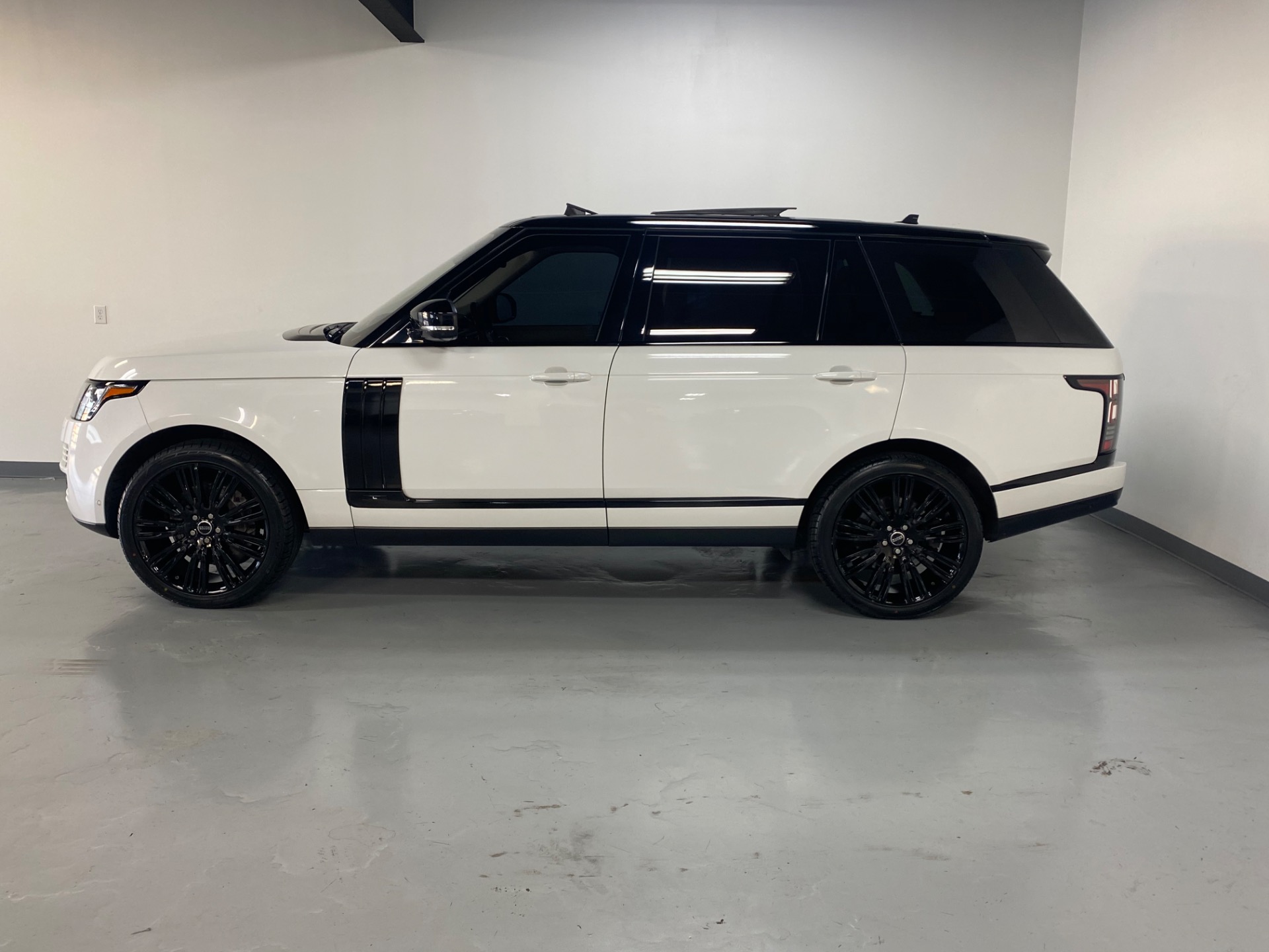 Used 2016 Fuji White Land Rover Range Rover V8 S/C LONG WHEEL BASE awd ...