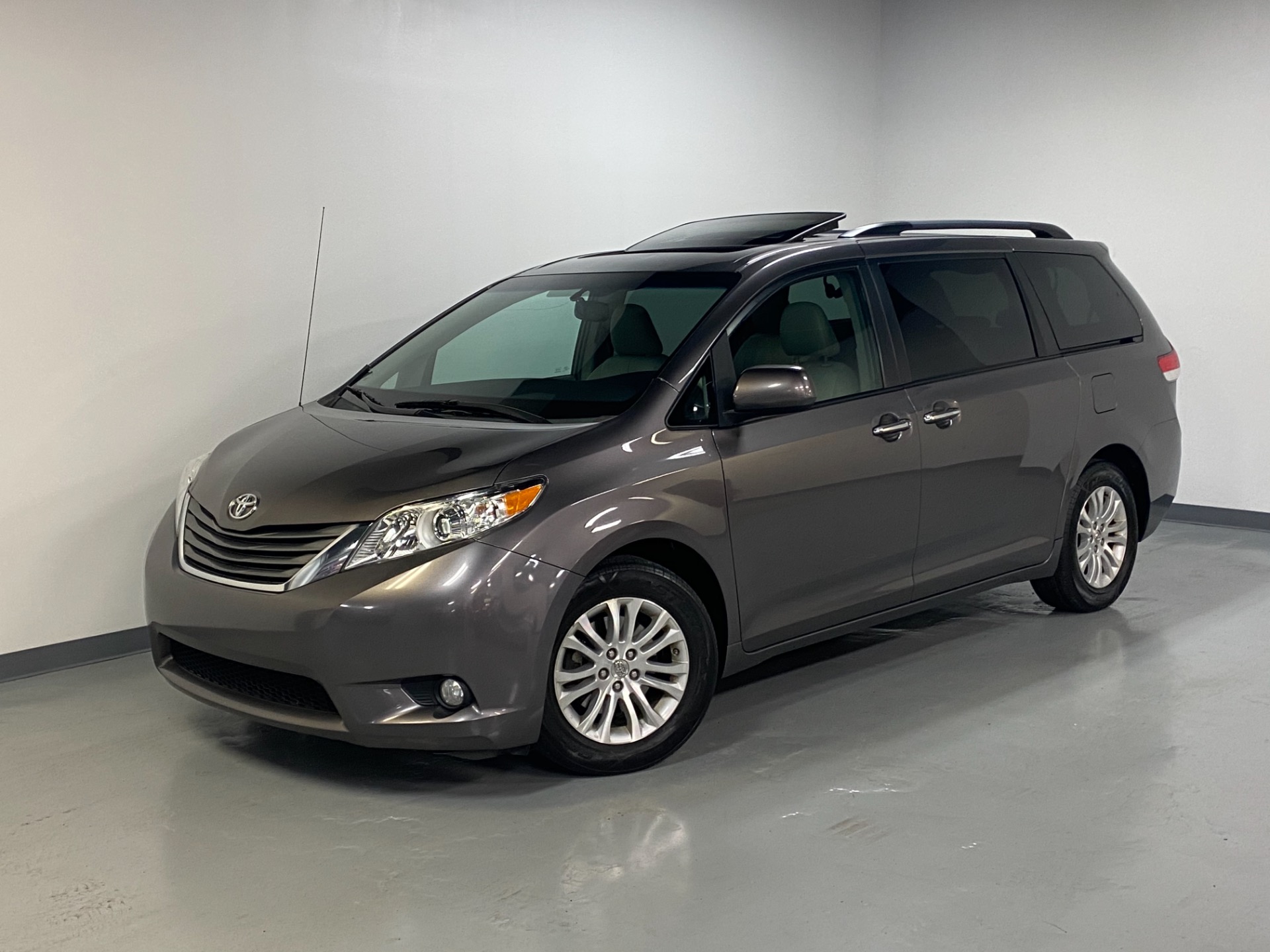 2014 toyota hotsell sienna xle v6