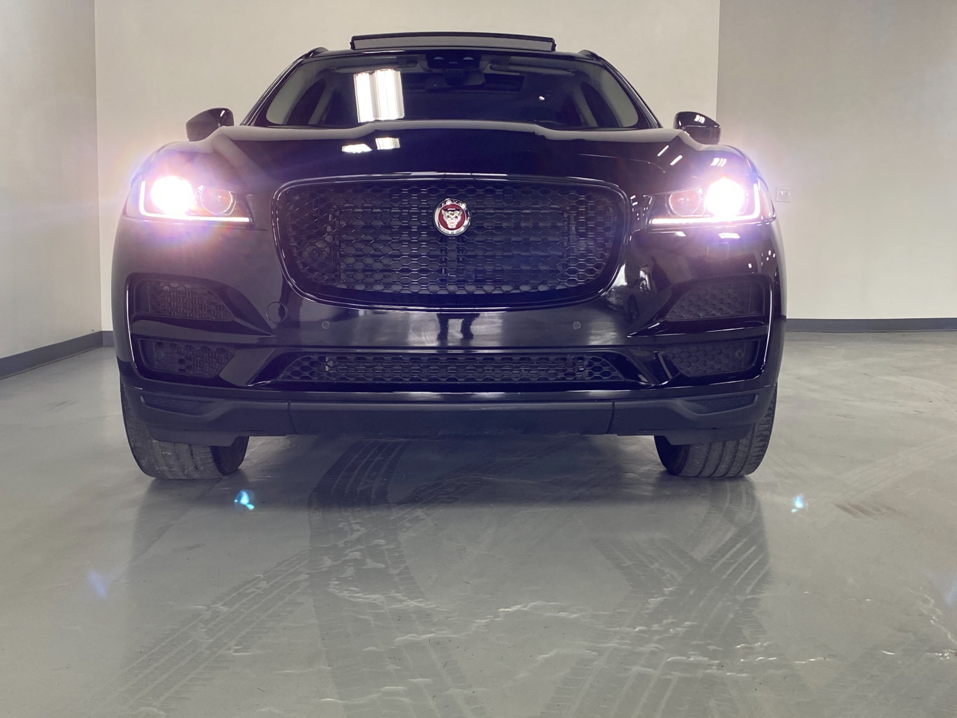 Used 2018 Narvik Black Jaguar F-PACE 25T premium awd 25t Premium
