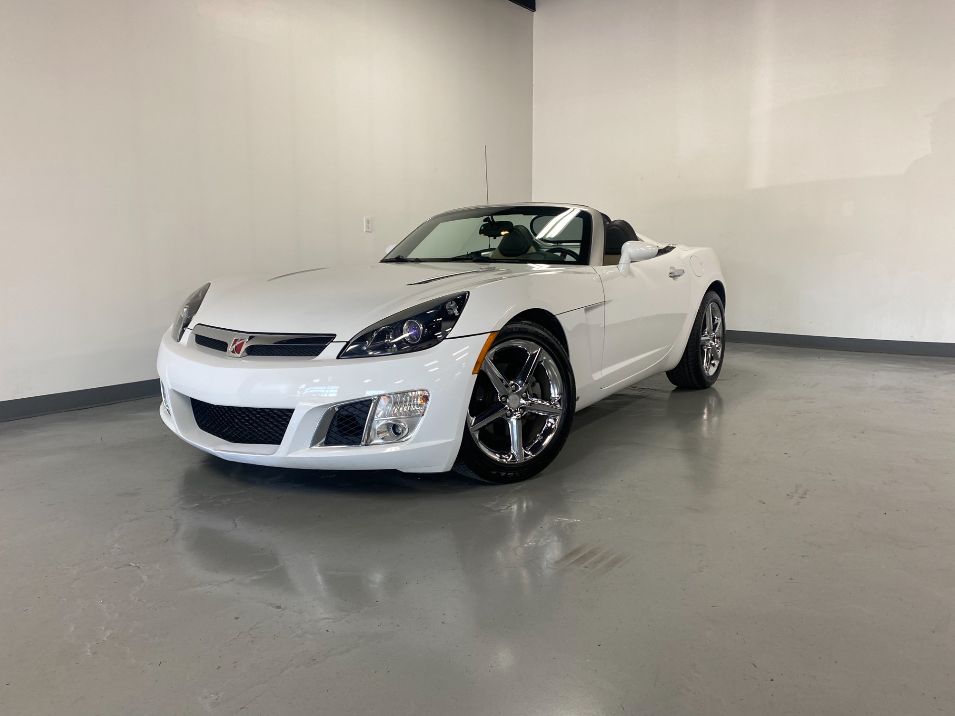 Saturn Sky White
