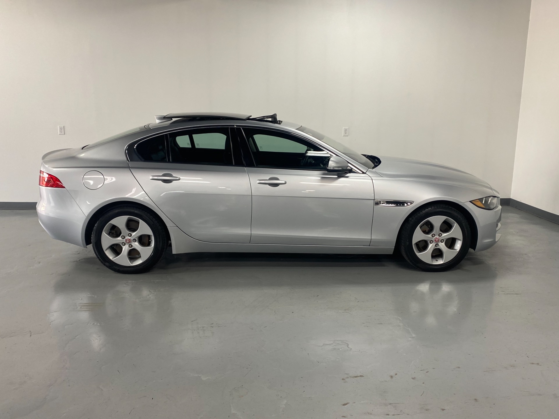 Used 2018 Indus Silver Metallic Jaguar XE 25T awd 25t For Used 2018 Indus Silver Metallic Jaguar XE 25T awd 25t For